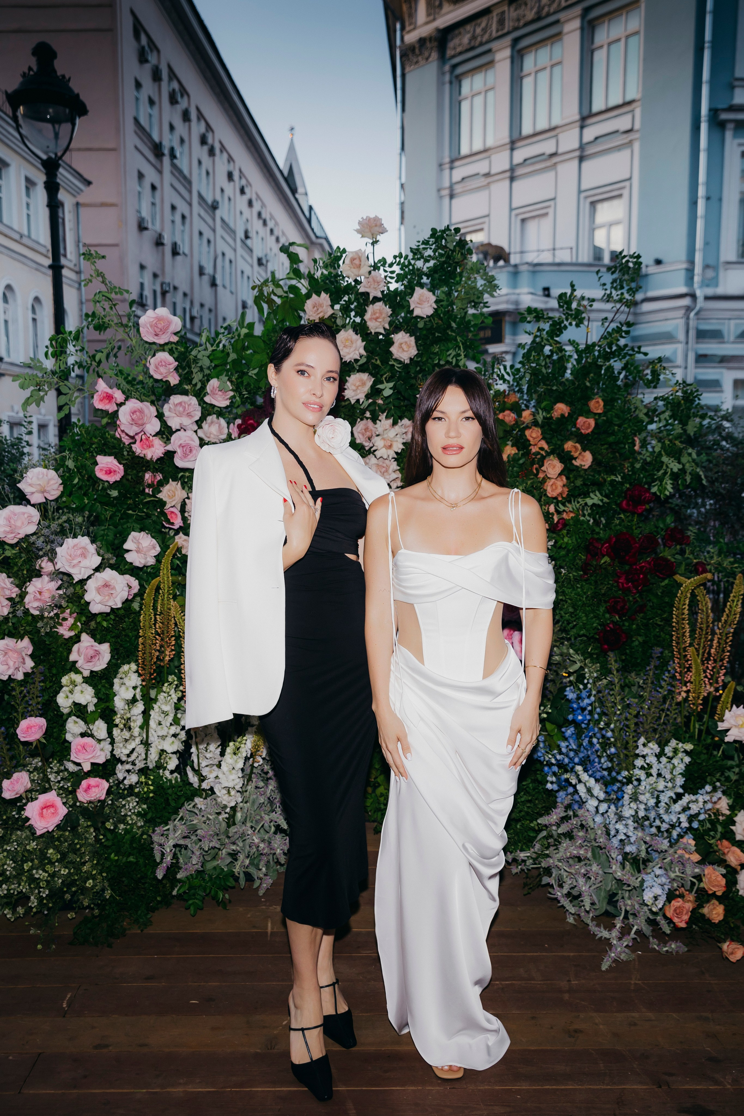 Ирина Зарькова и Ида Галич на открытии летней веранды ресторана «Гвидон»