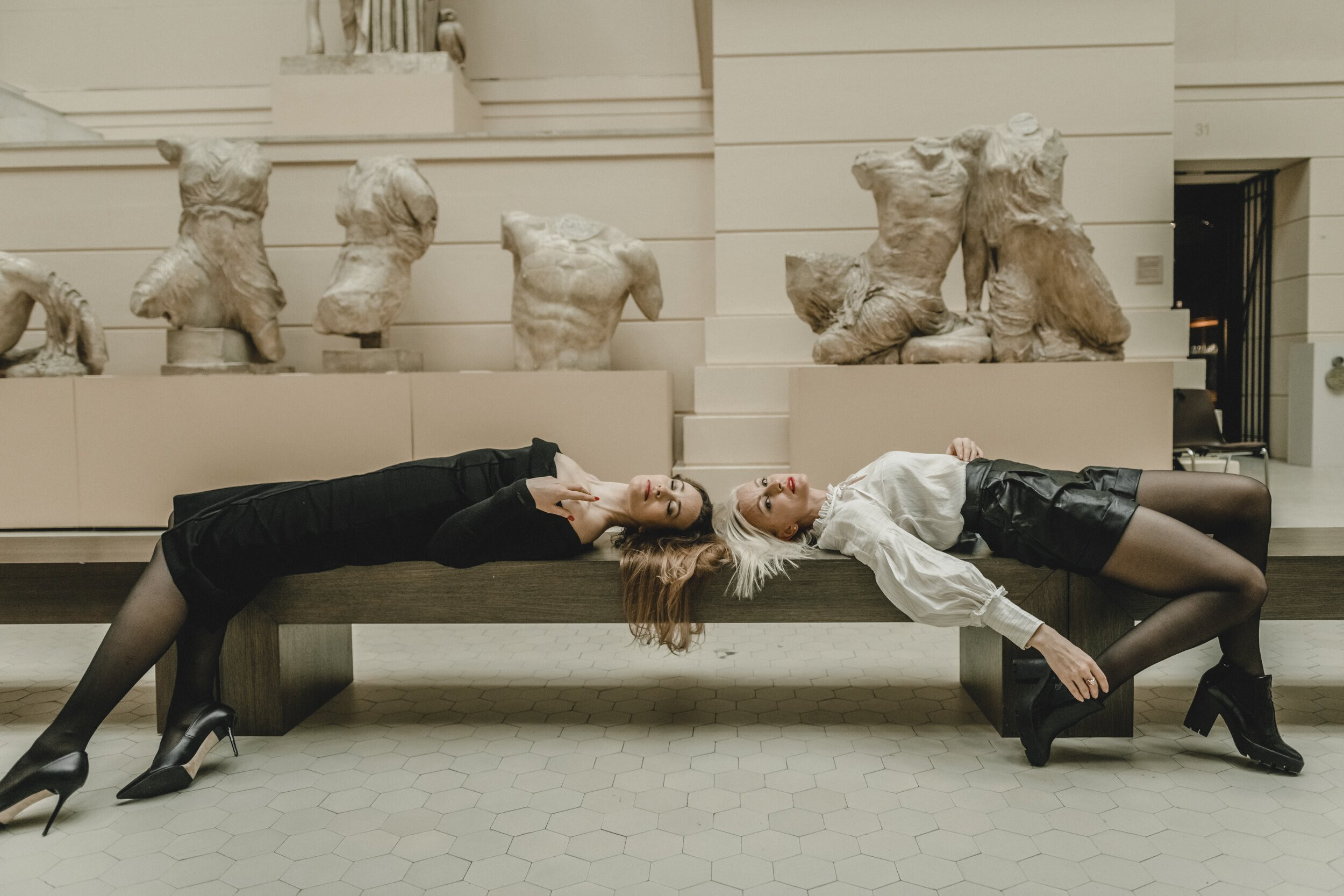 Юля и Оля, серия «Inside art». Коваленко Светлана, фотограф в Москве. Концерты, события и люди