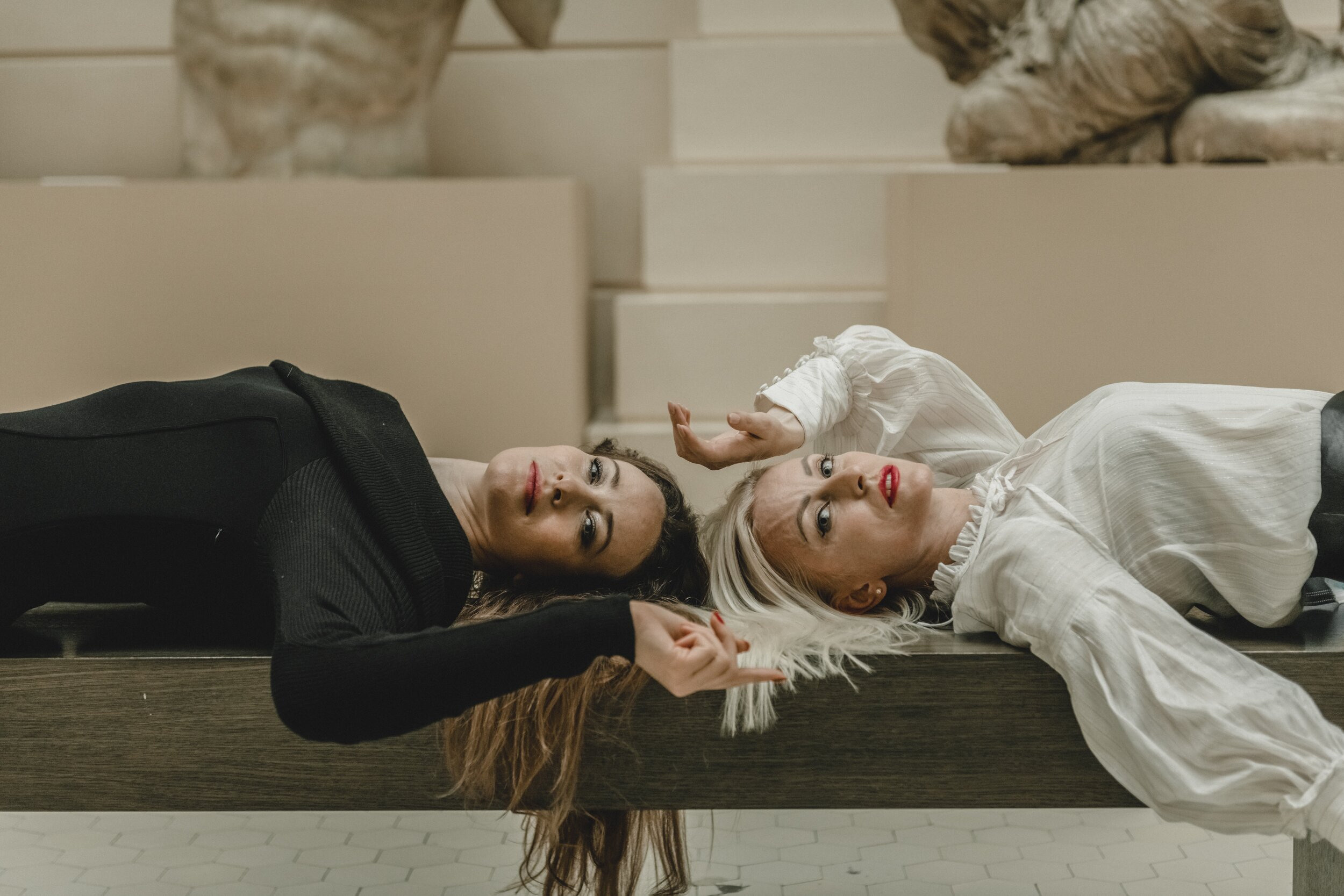 Юля и Оля, серия «Inside art». Коваленко Светлана, фотограф в Москве. Концерты, события и люди