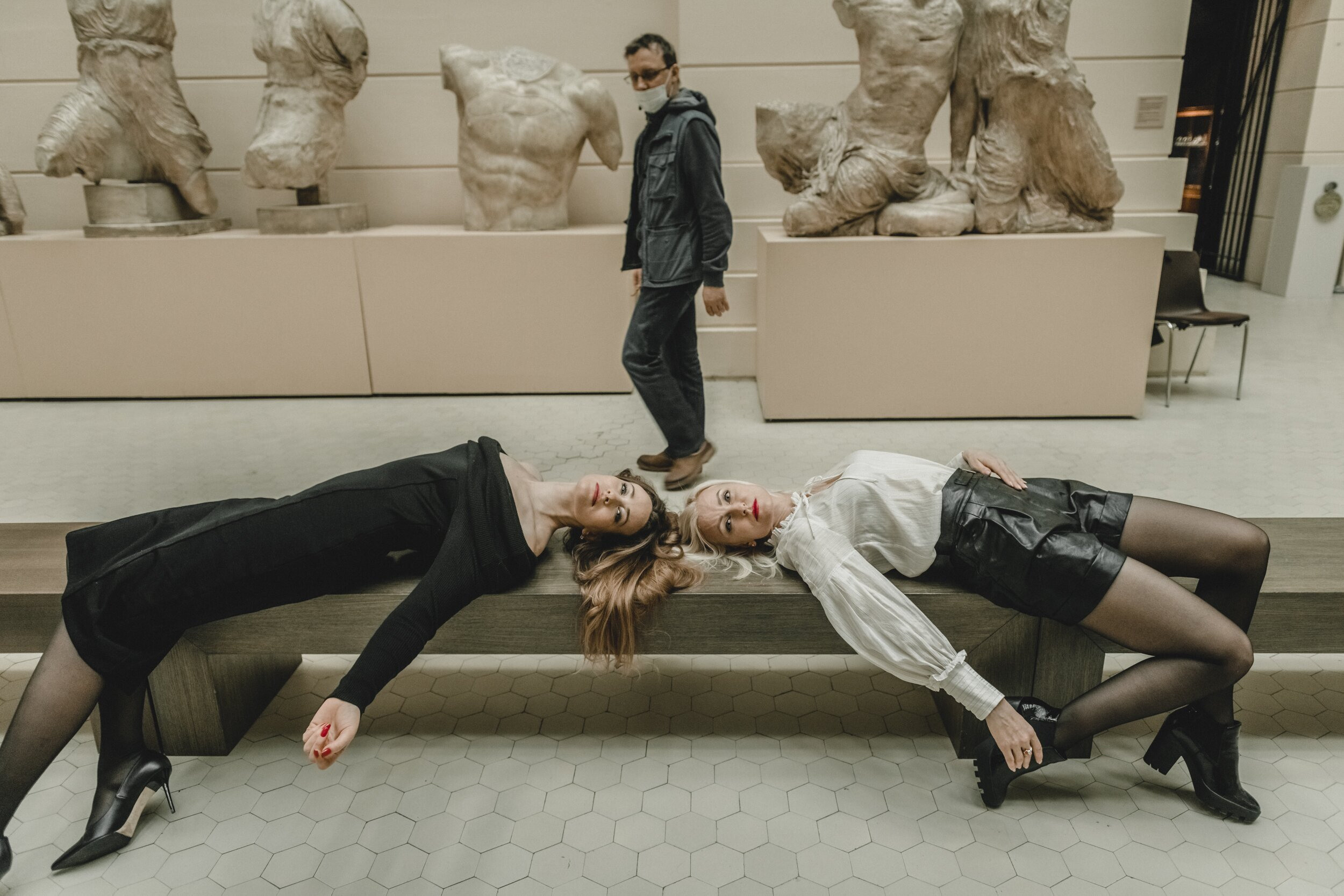 Юля и Оля, серия «Inside art». Коваленко Светлана, фотограф в Москве. Концерты, события и люди