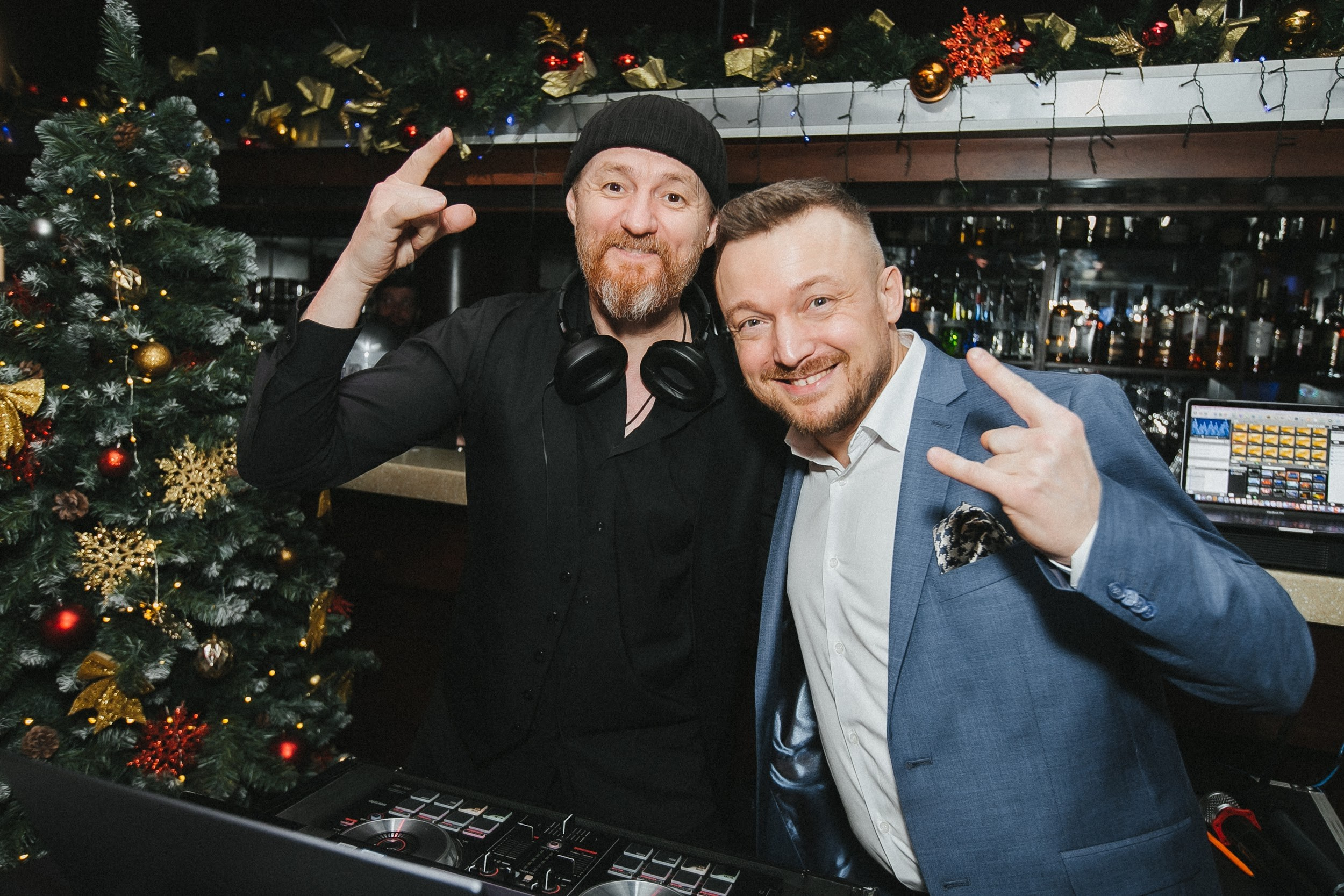 Познакомьтесь с диджеем Сергея Рябинина. Один из лучших event dj город. Ведущий на свадьбу, корпоратив и юбилей в Москве Сергей Рябинин