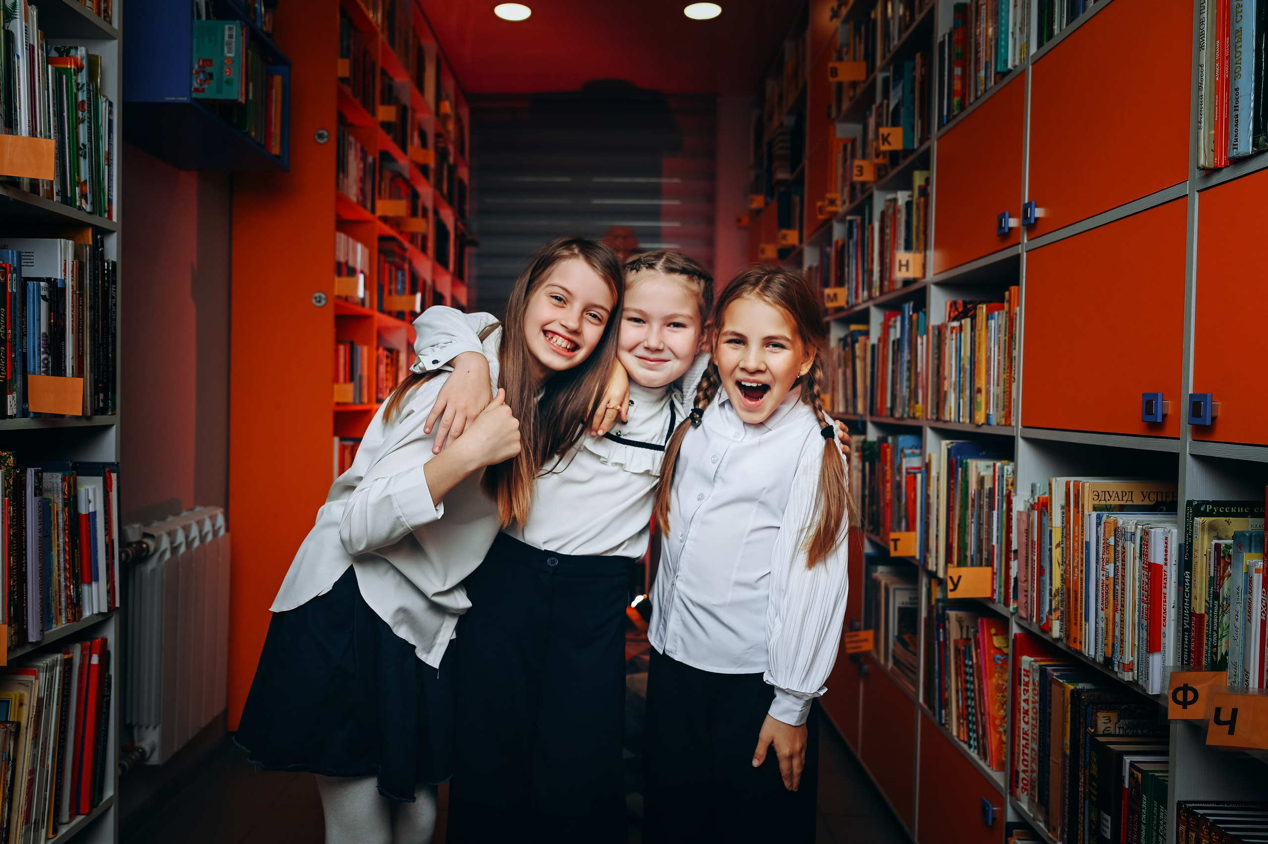 4 класс Библиотека. Выпускные альбомы в Кургане, Твой альбом, Книга