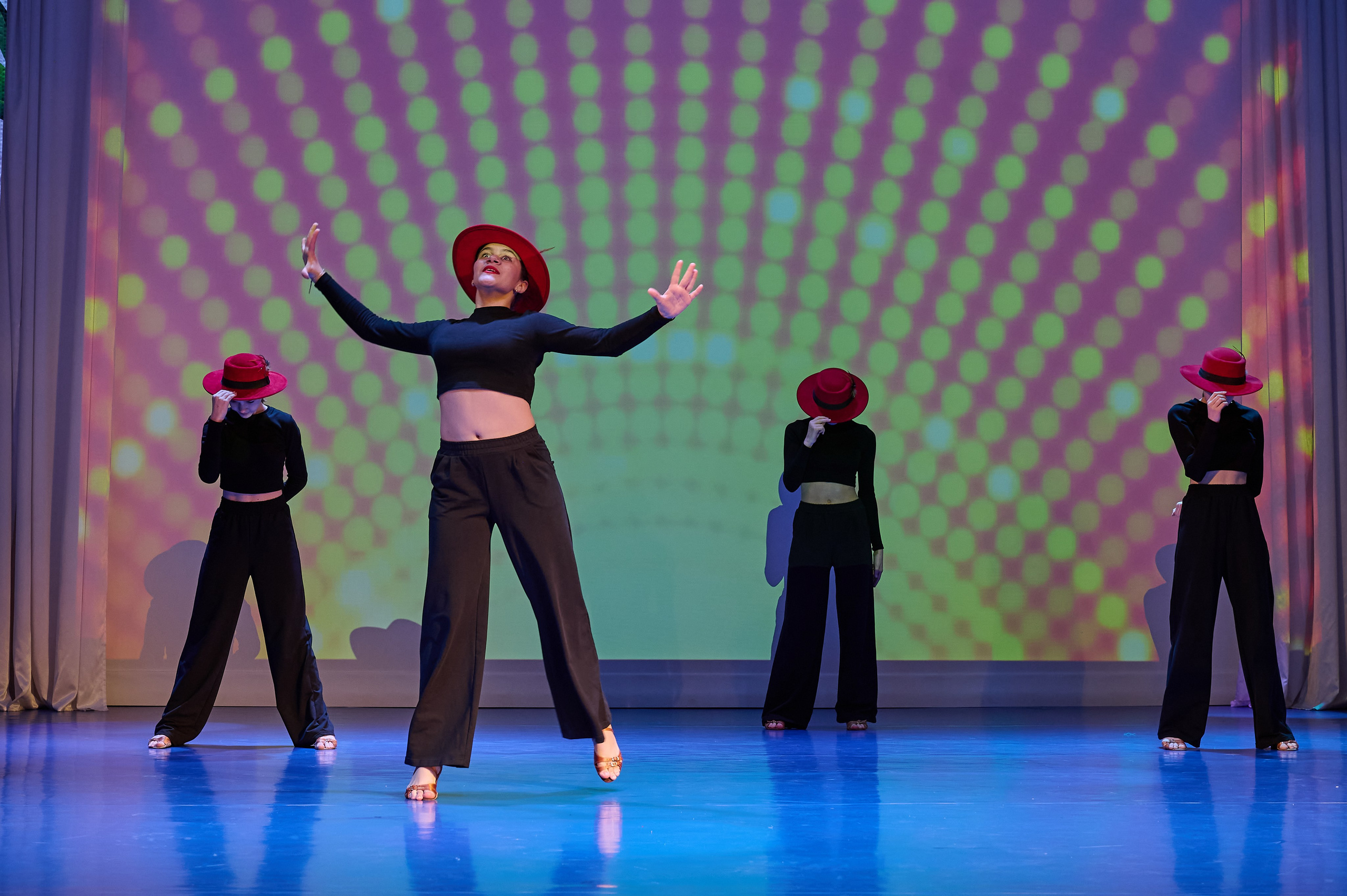 8 марта Марьина роща. Жизнь курорта Кабардинка в фотографиях