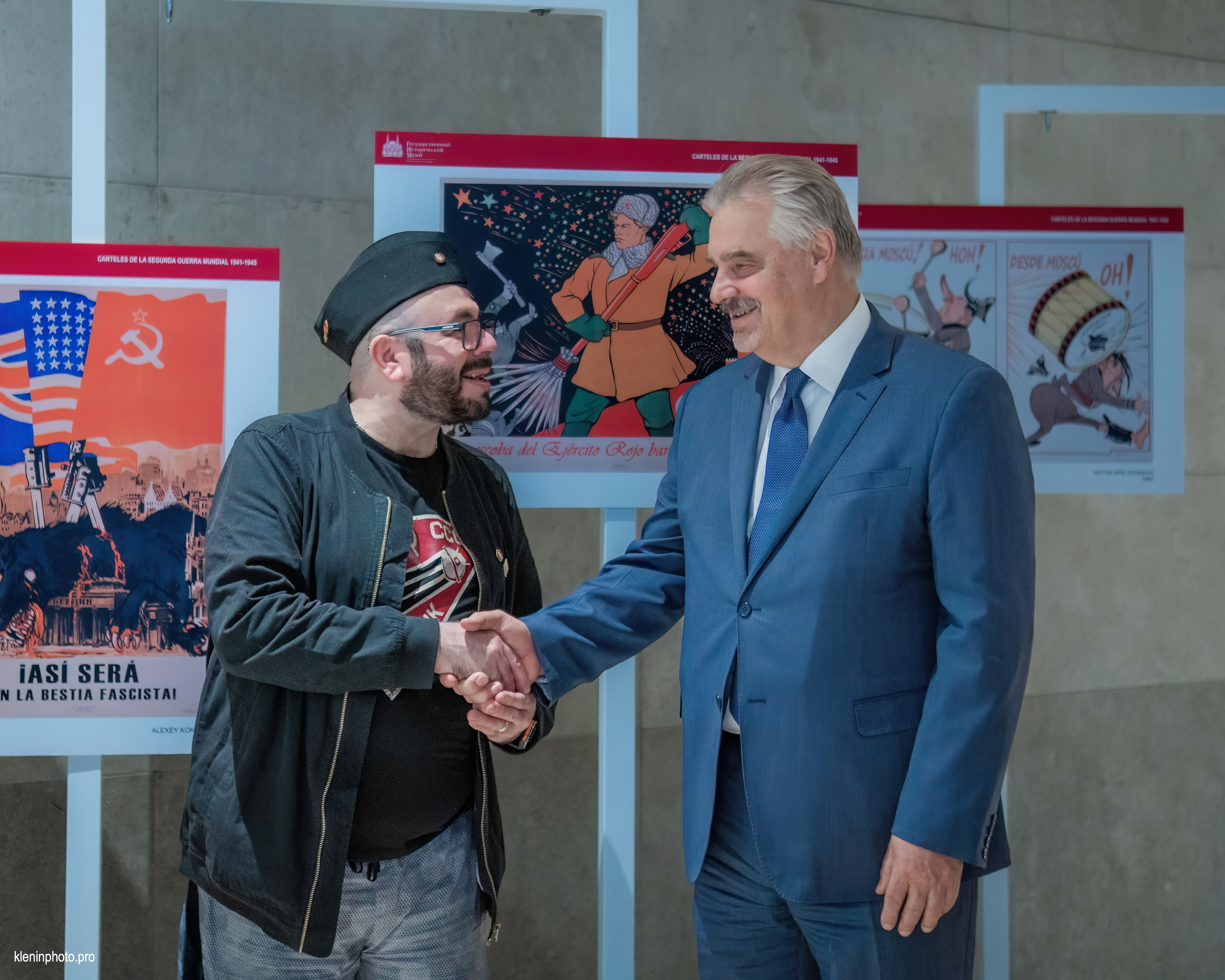 Posters of the Great Patriotic War. CDMX Photography | Alex Klenin| Portrait & Event Photographer