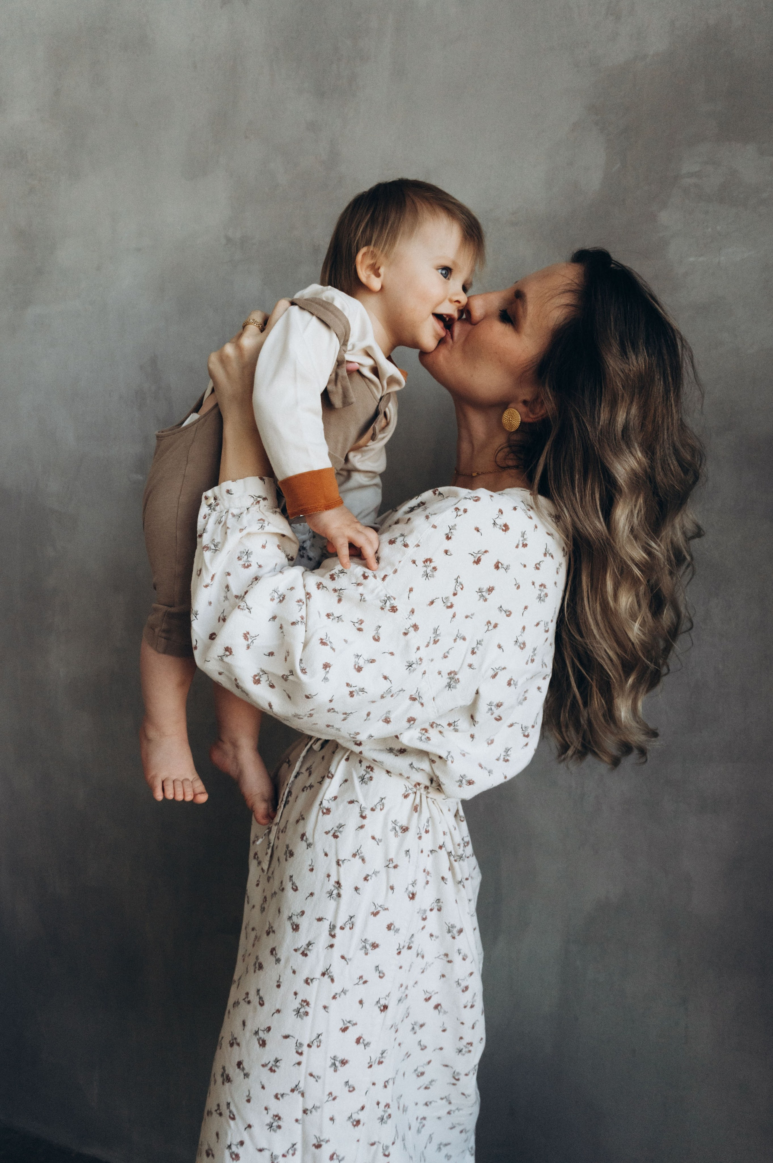 Семейная съемка. Профессиональный фотограф беременности в СПБ. Стильные фотосессии беременности в стиле минимализм и классическая фотография