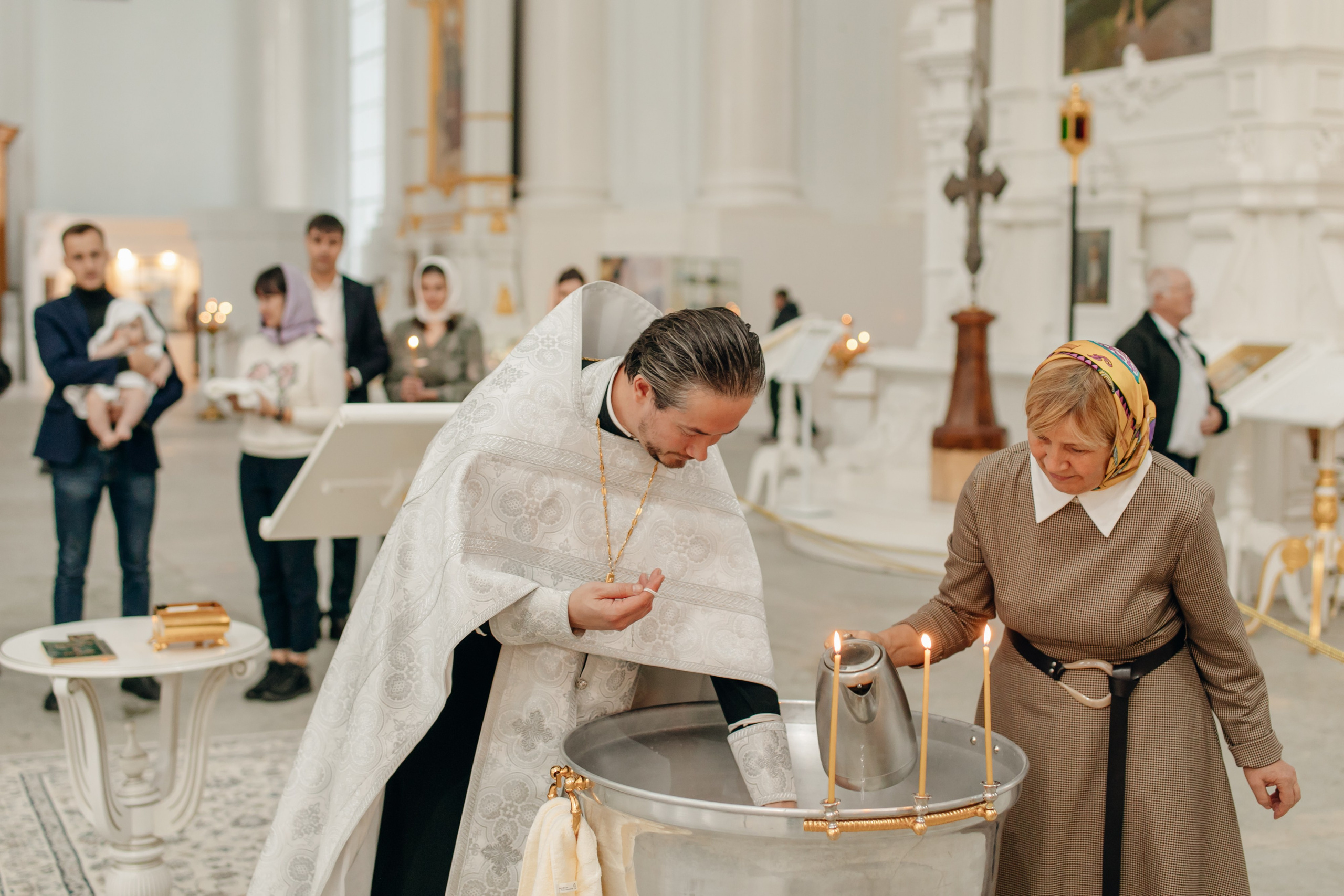 где провести Крещение ребенка в Смольном соборе СПб, лучший храм для Крещение ребенка в Смольном соборе СПб, где креститься питер, лучший собор, церковь для крещения, сколько стоит крещение спб, фотограф на крещение, намоленный храм