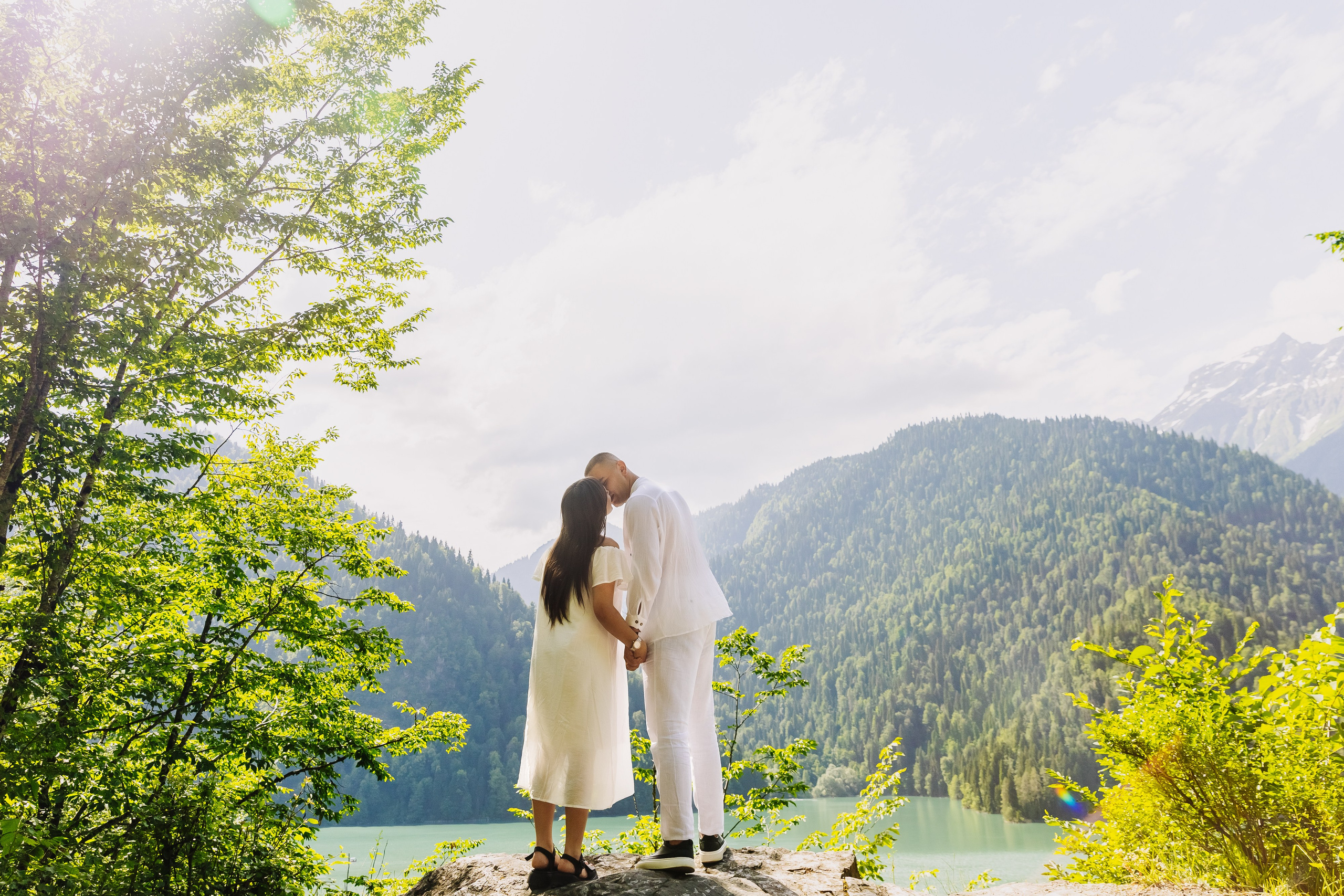 Фотосессия в Абхазии на прекрасном озере Рица. Свадебный фотограф в Абхазии, Сухум, Гагра, Сочи