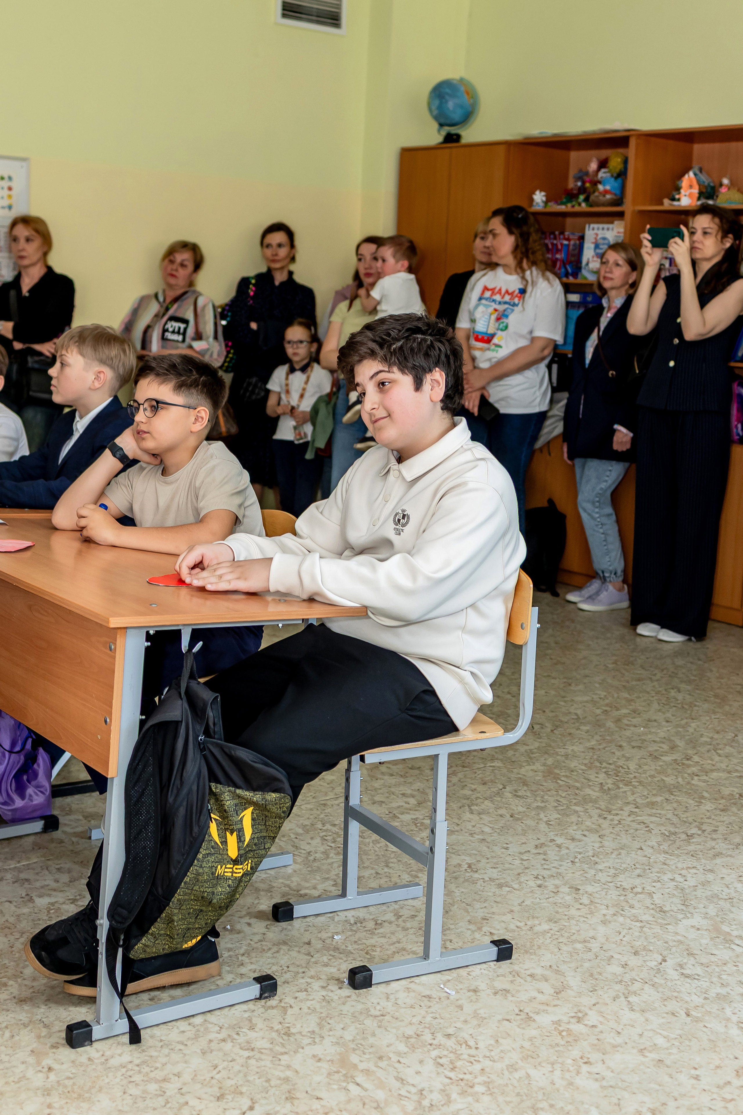 Выпускной в начальной школе в классе. Фотограф и видеограф Москва. Свадебный фотограф, видеограф. Выпускные альбомы. Оживающие альбомы