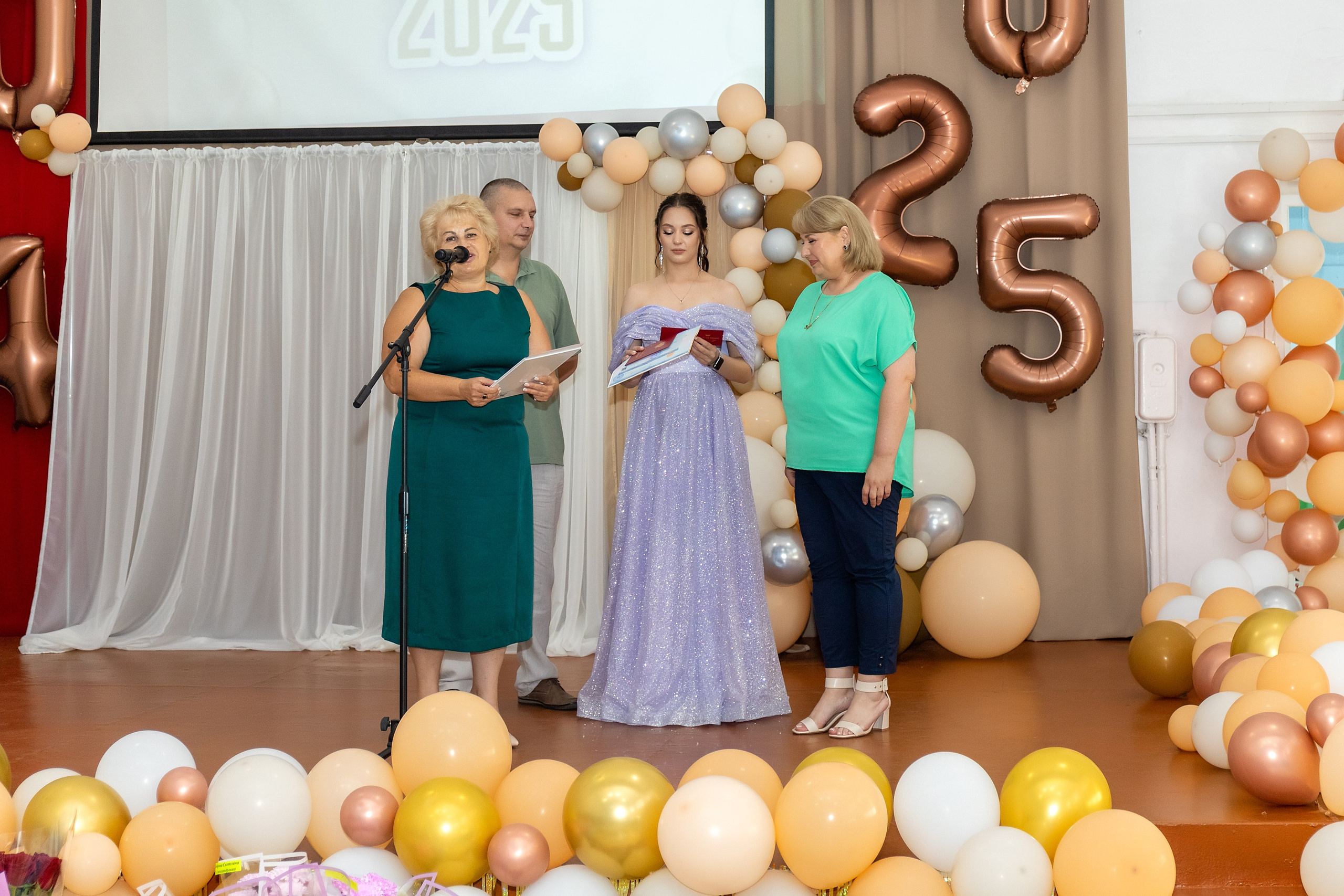 Выпускной. Школа 22, 11 класс. Стильный выпускной альбом Владивосток фотограф Вероника Мигачева