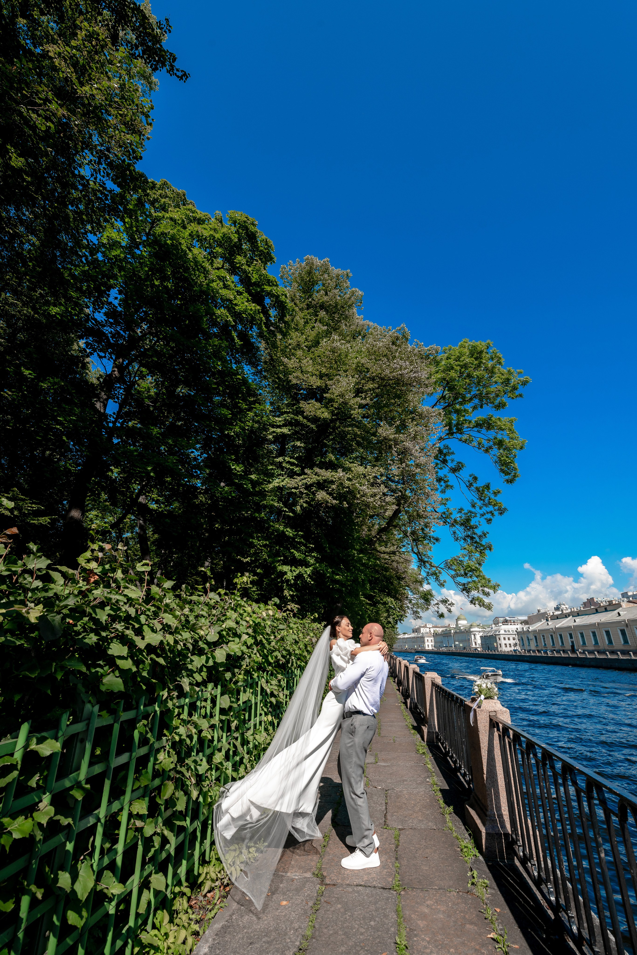 Летняя свадьба В Санкт-Петербурге и красивой выездной регистрацией Даши и Саши. Воздушная свадебная фотосессия в Петербурге. Портретный, семейный и свадебный фотограф в Санкт-Петербурге и в Пушкине Ширяев Денис