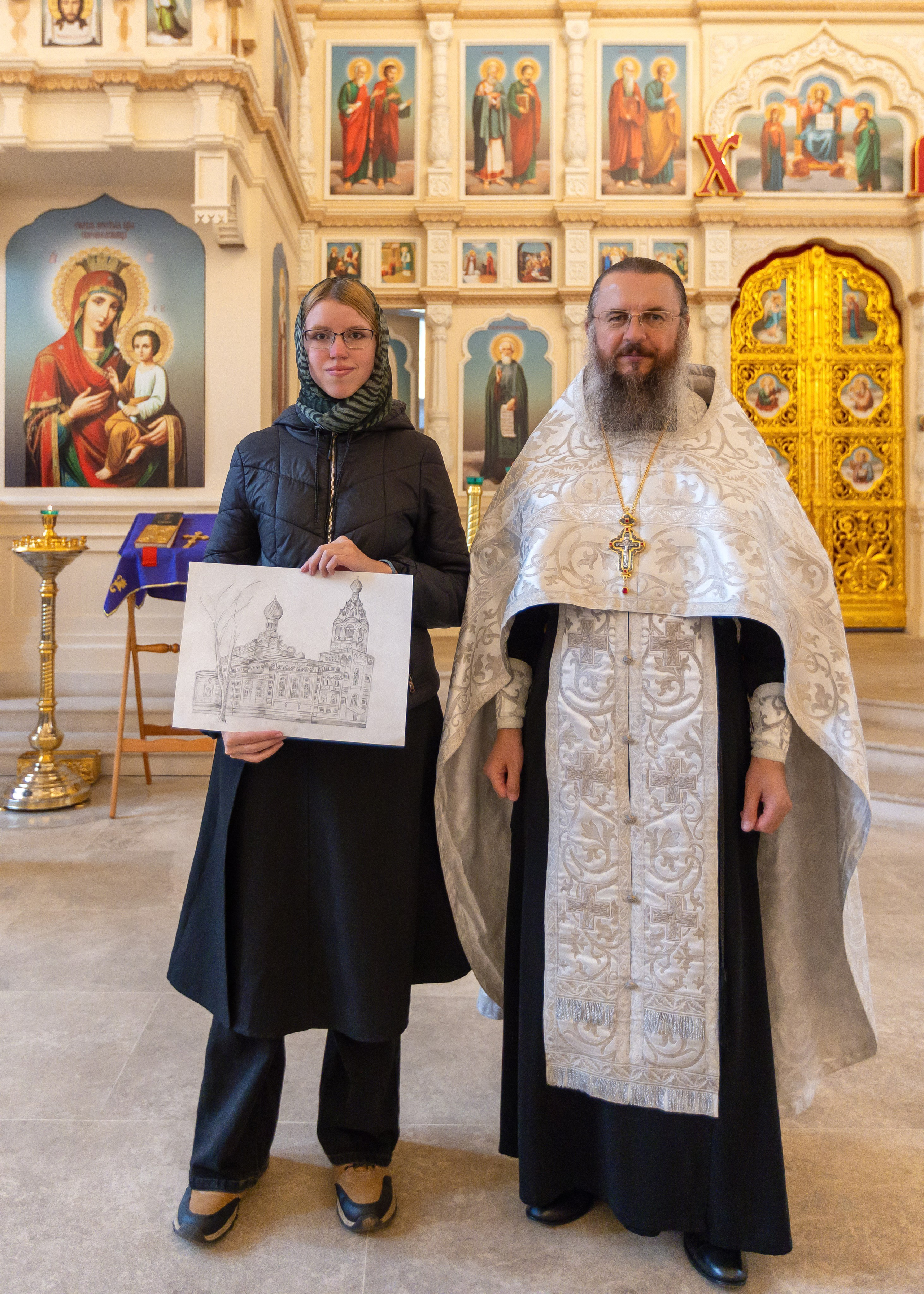 Фотосъёмка урока рисования в воскресной школе при храме Живоначальной Троицы в Москве