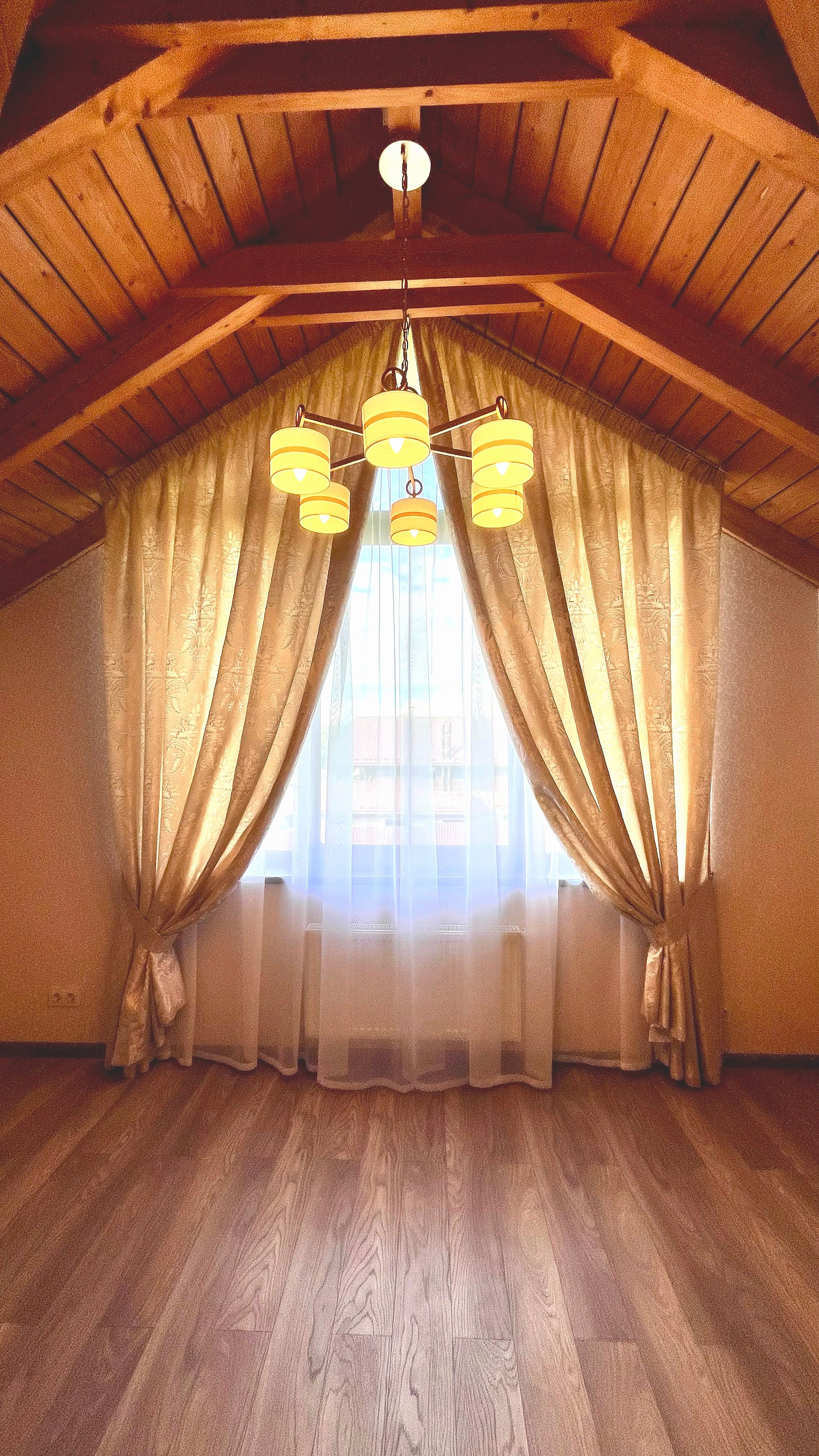 Скошенные окна