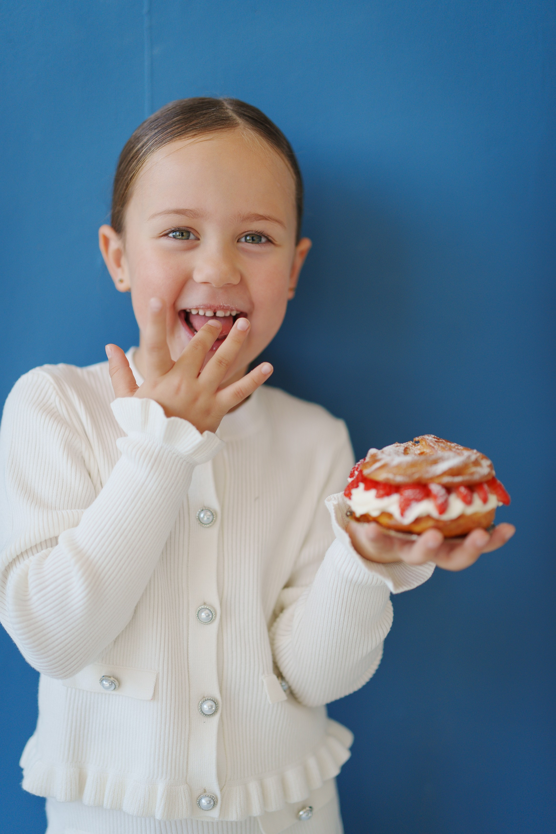Семейная фотосессия в Уфе в студии Офис46 — тёплые кадры на день рождения ребёнка