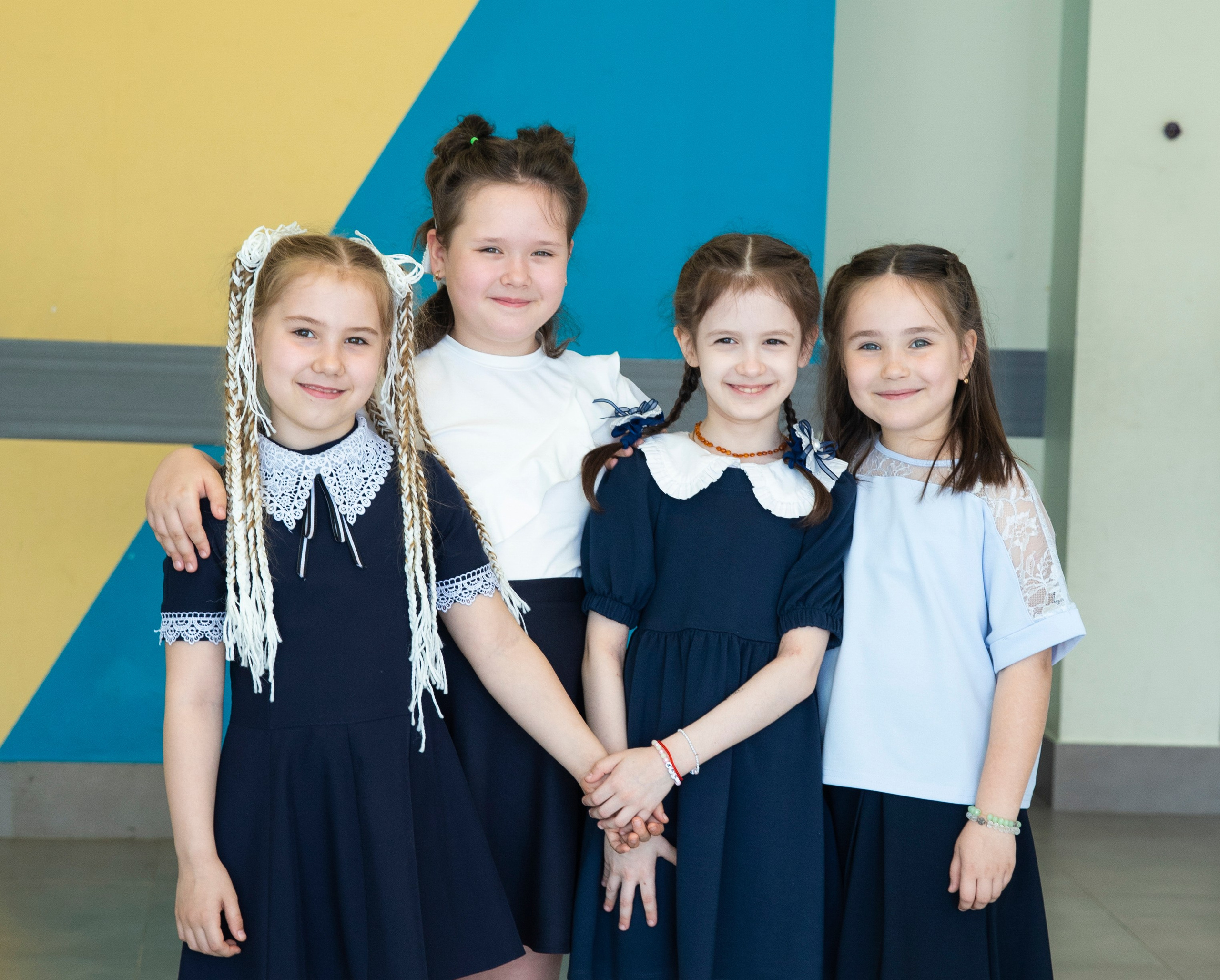 1 день в школе фото. ВЫПУСКНЫЕ АЛЬБОМЫ для детского сада и школы Санкт-Петербург и Лен. область