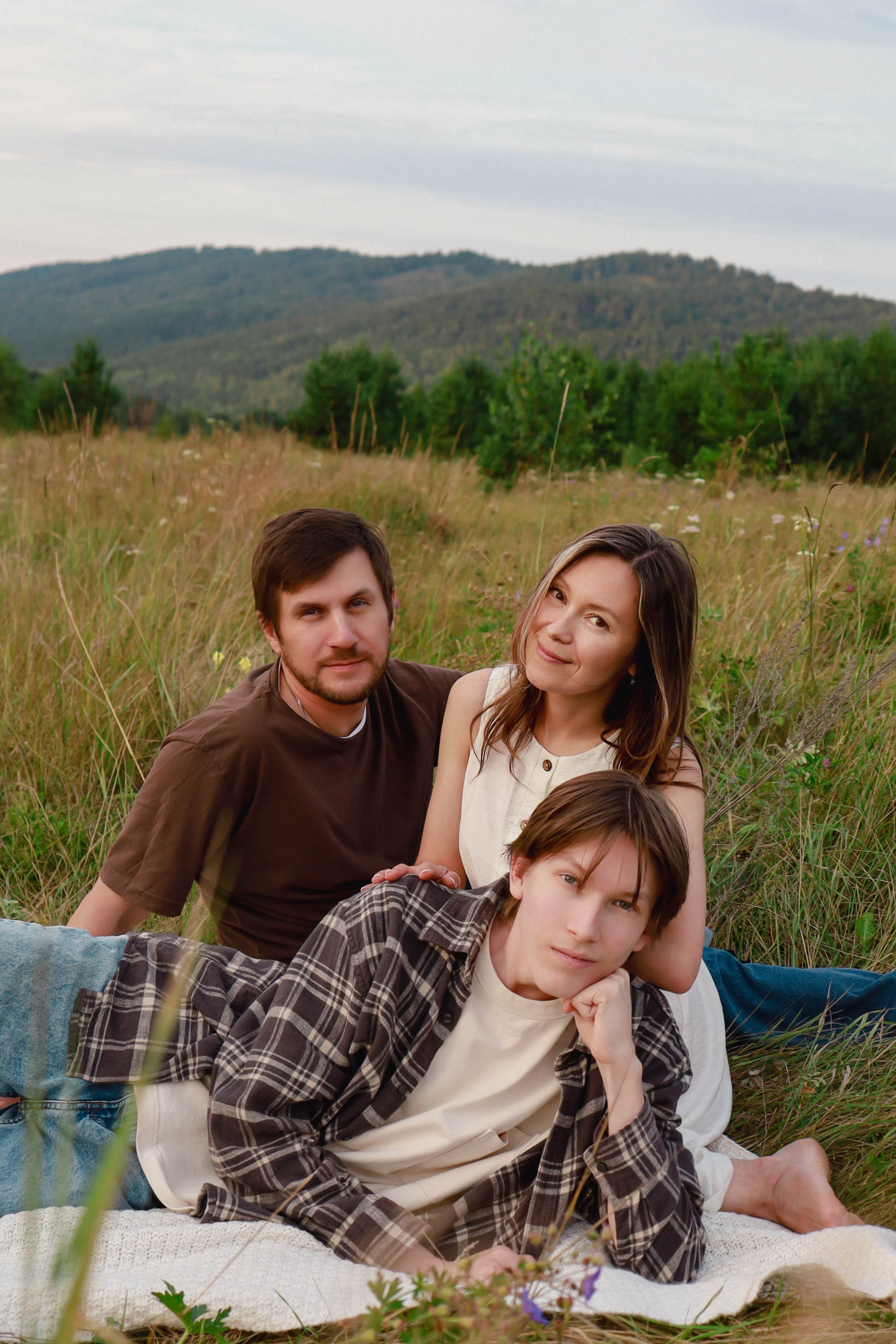 Семья в поле. Фотограф Александра Коновалова