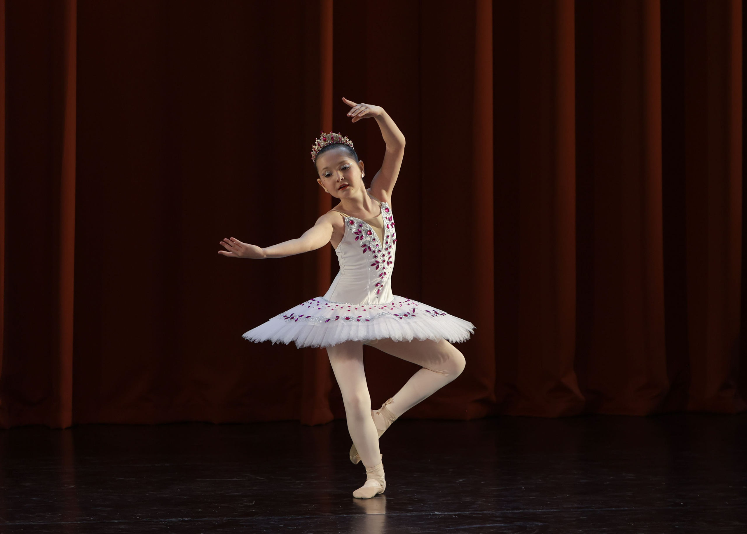 Фестиваль хореографического искусства «КУБОК ЛЕГЕНДЫ — 2025». Выпускные альбомы и школьный фотограф в Подольске, Троицке, Щербинке, Москве и Московской области