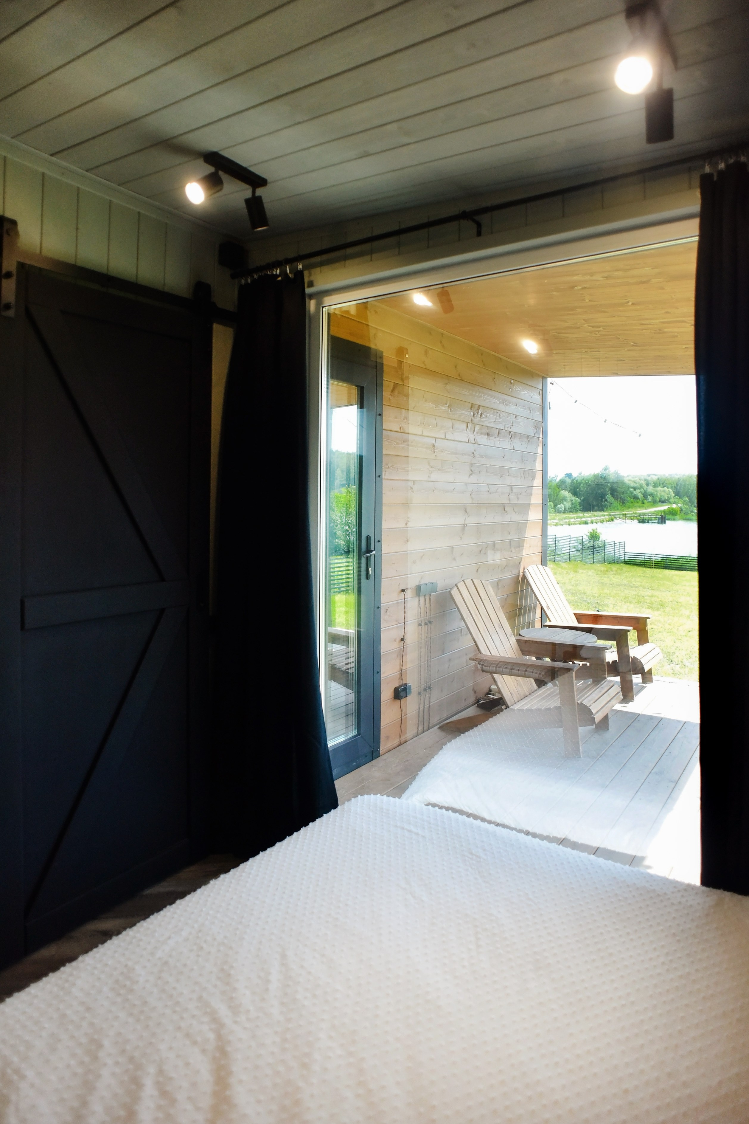 Глэмпинг. Аренда дома для отдыха в Брянске. Банный чан, зона BBQ. Дом на озере в Брянске. Отдых Брянск