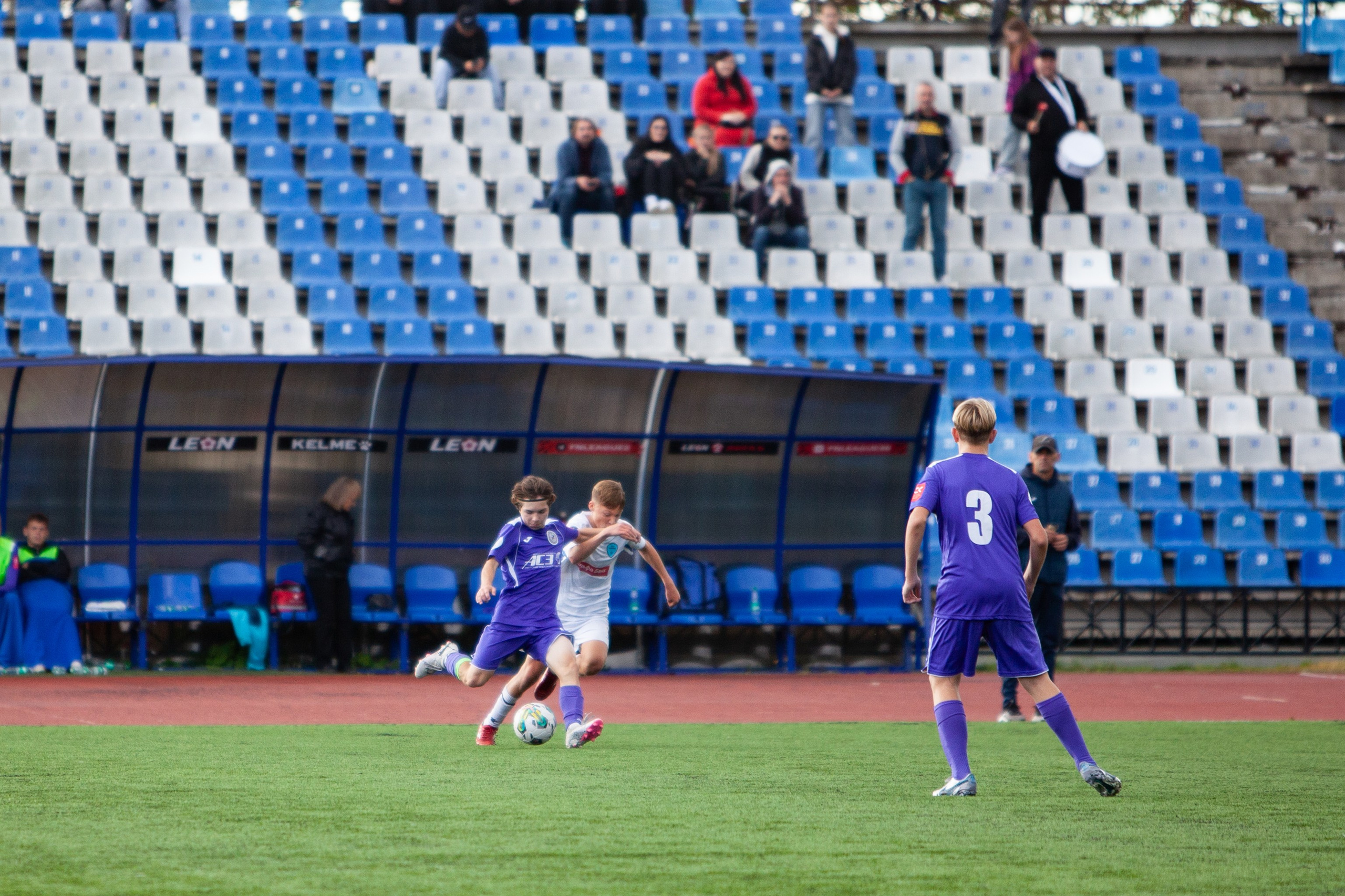 Матч юношеской футбольной лиги между командами СШ «Сахалин» и «СШОР № 1» (Комсомольск-на-Амуре). Кутузов Евгений Фотограф в Южно-Сахалинске
