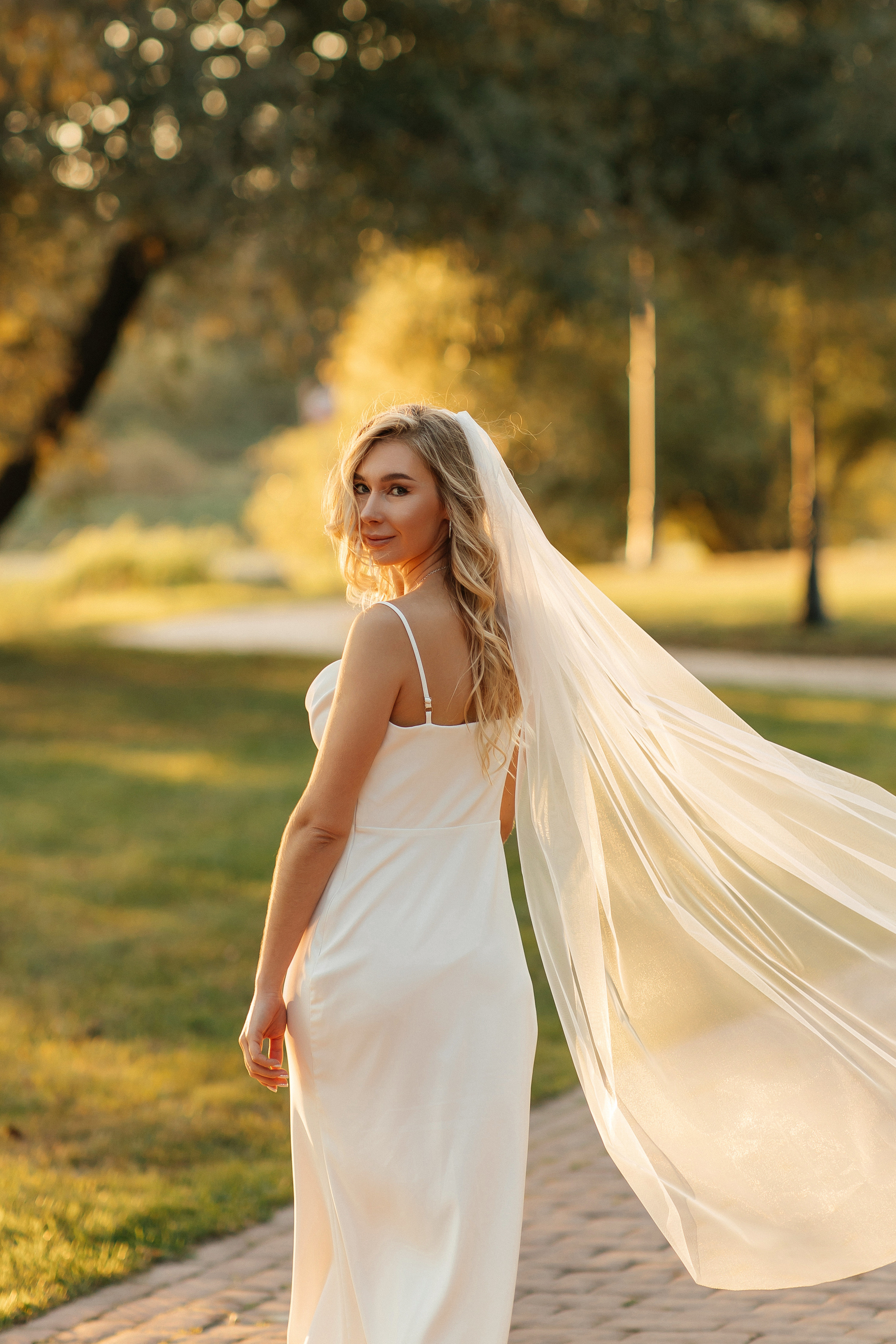 Свадебная прогулка на закате