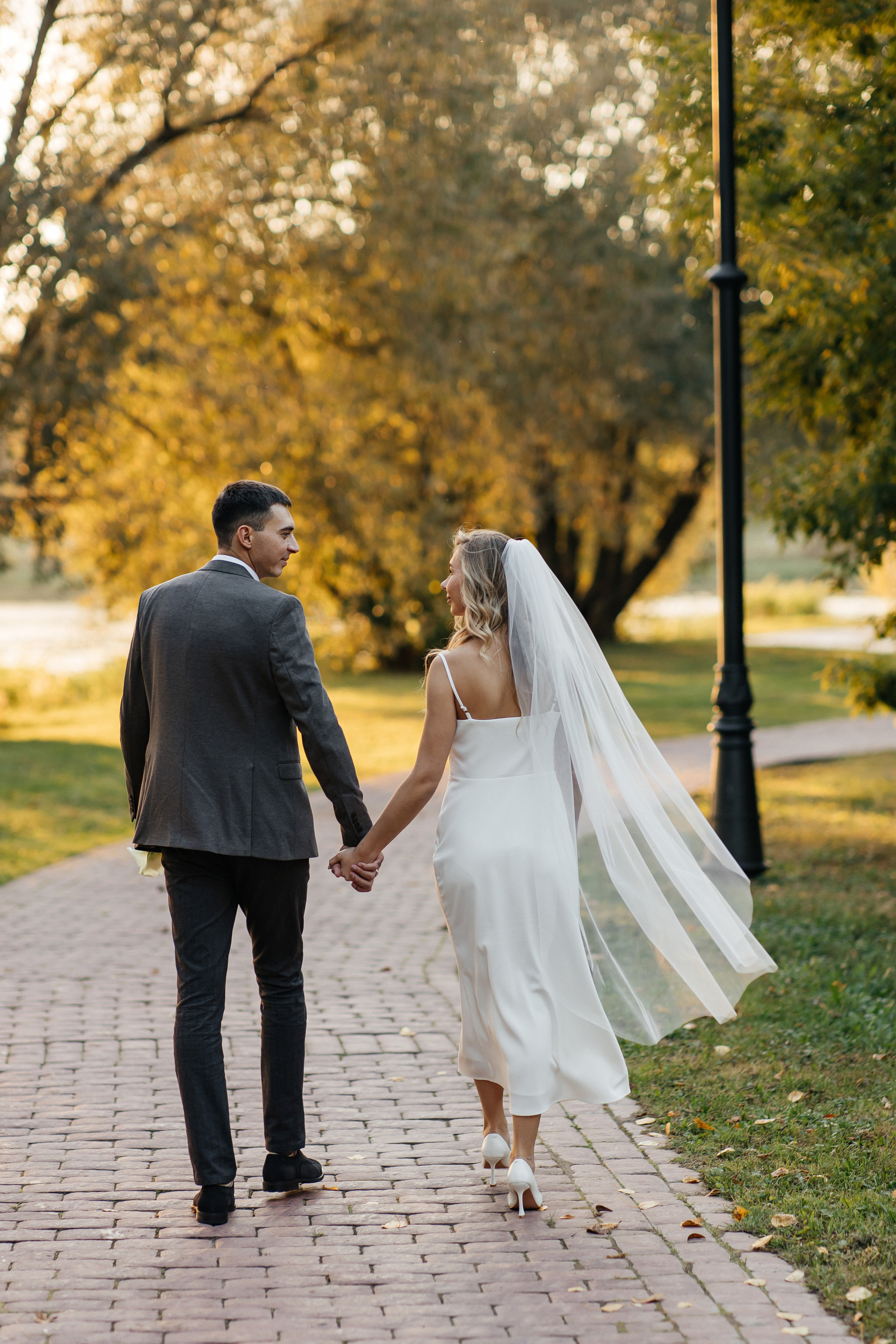 Свадебная прогулка на закате