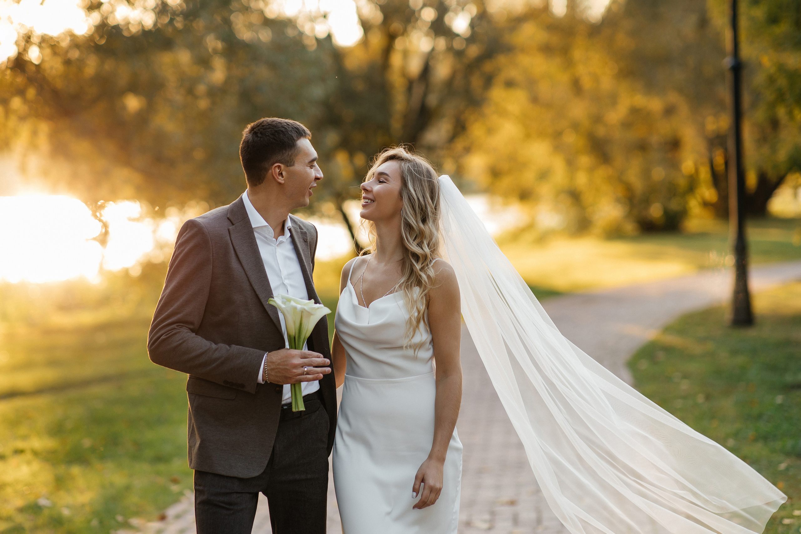 Свадебная прогулка на закате