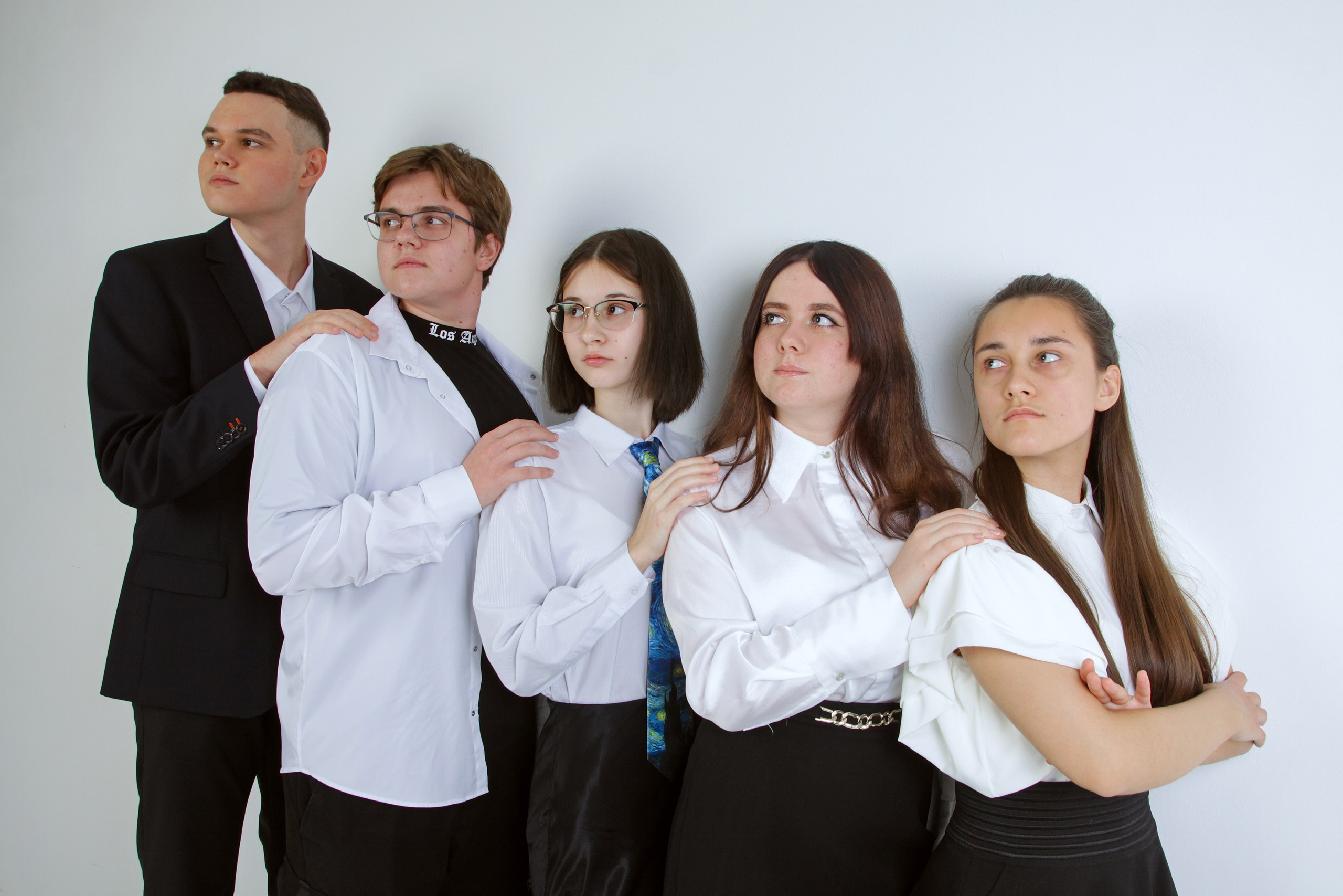 Съемка старшеклассников в студии «СОВА» г. Таганрог. Выпускные альбомы в Таганроге и Ростовской Области