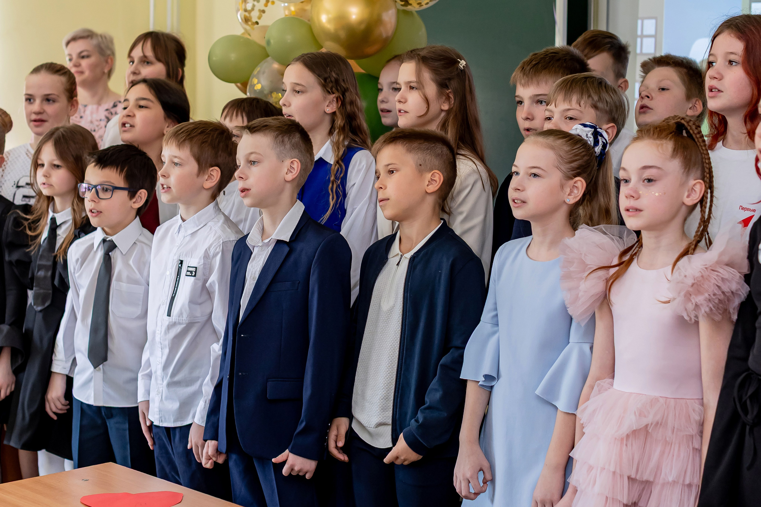 Выпускной в начальной школе в классе. Фотограф и видеограф Москва. Свадебный фотограф, видеограф. Выпускные альбомы. Оживающие альбомы