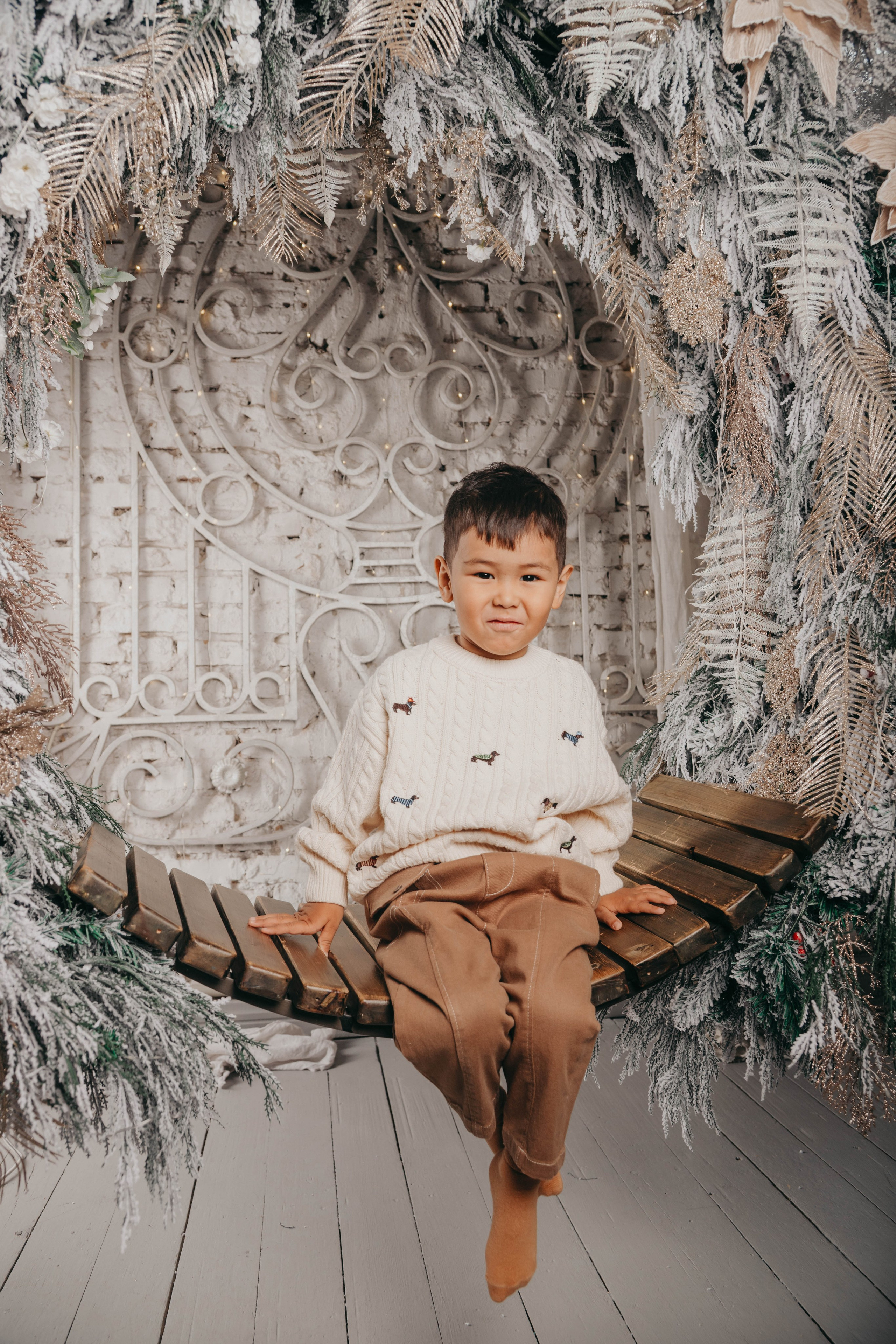 Семейная фотосессия в фотостудии 2Стула. Свадебный, семейный и портретный фотограф в Алматы, Костанай