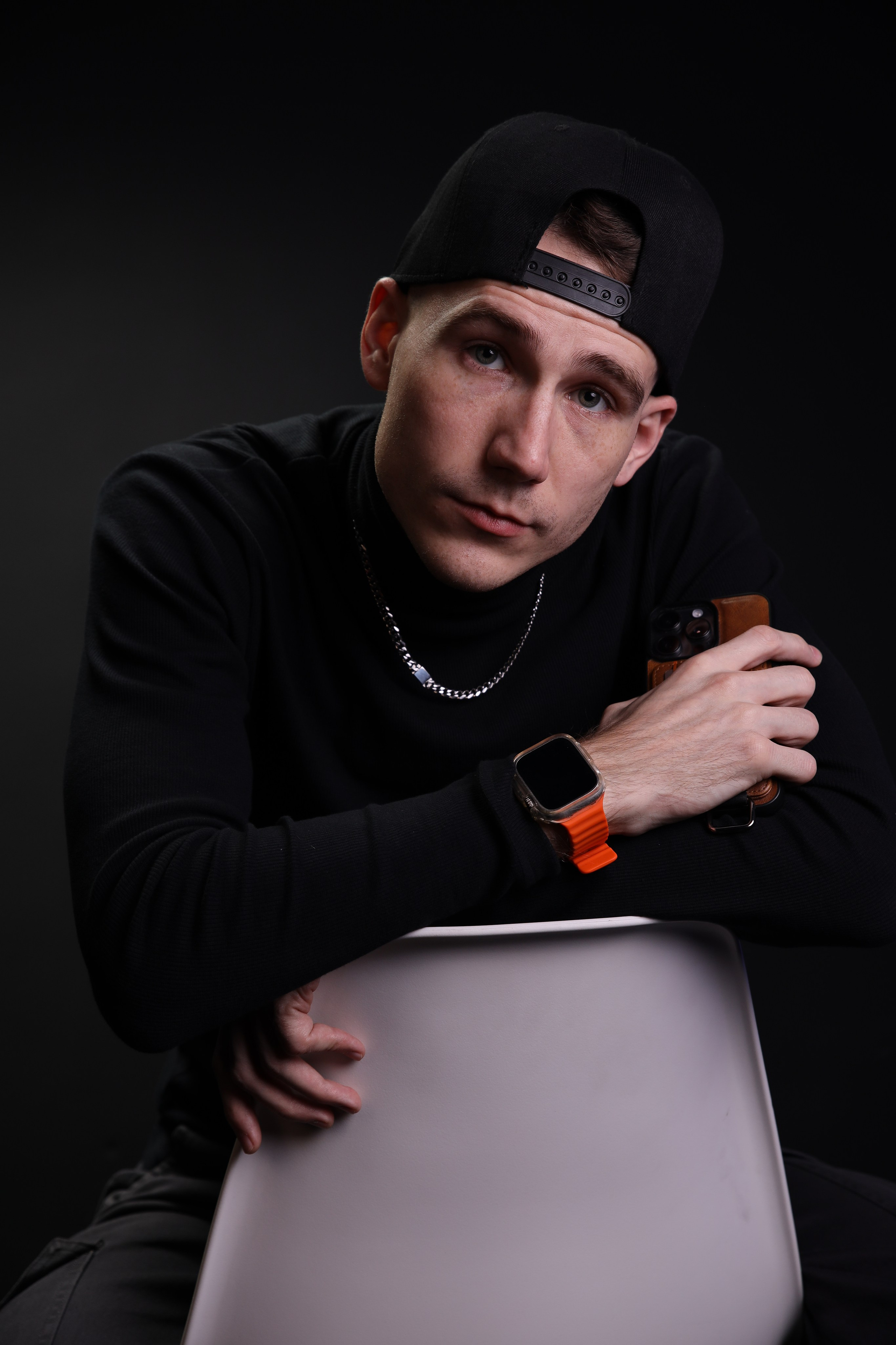 The White hat Alex. Профессиональный фотограф в Воронеже Владислав Крылов