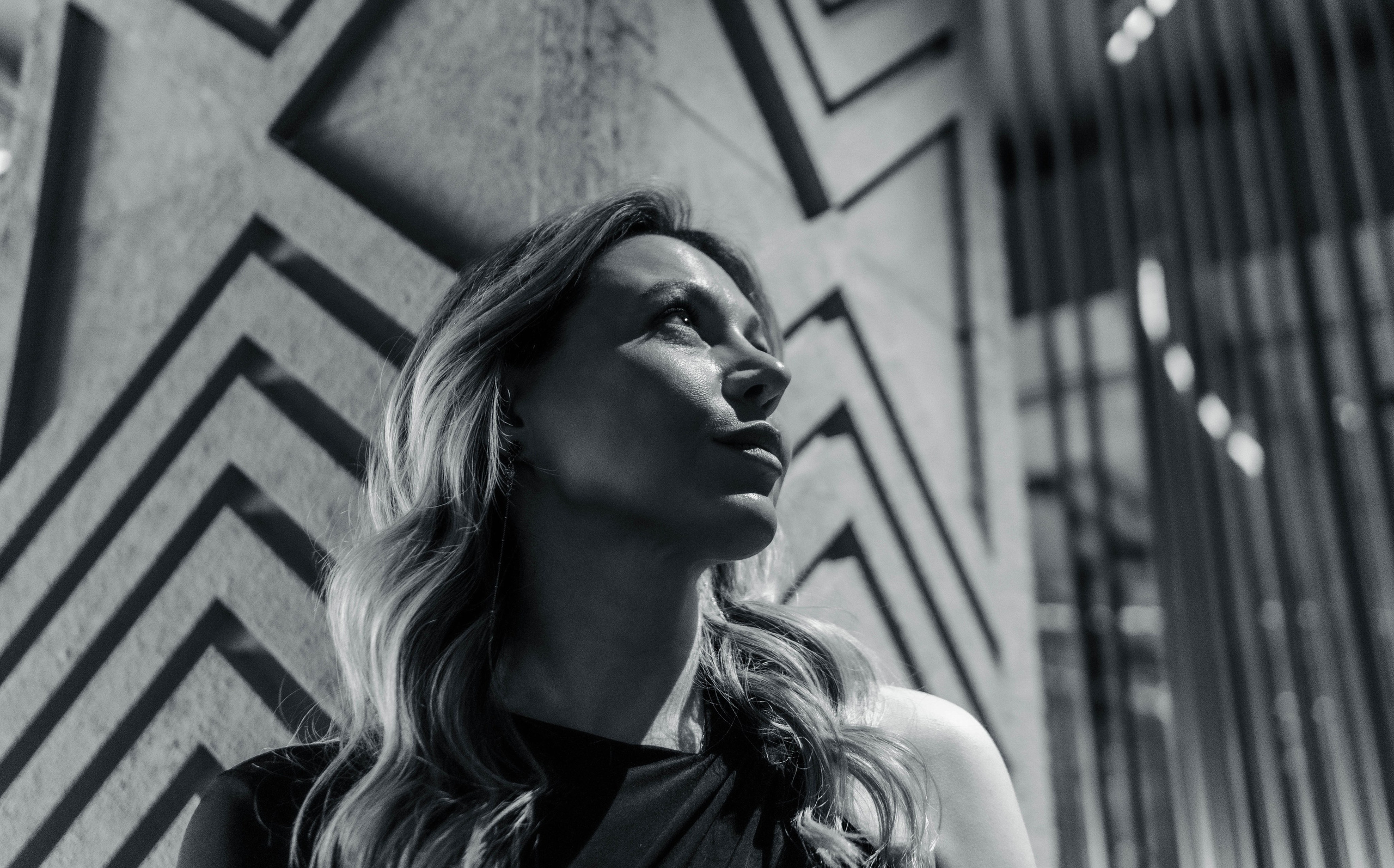 чёрно белый портрет девушки