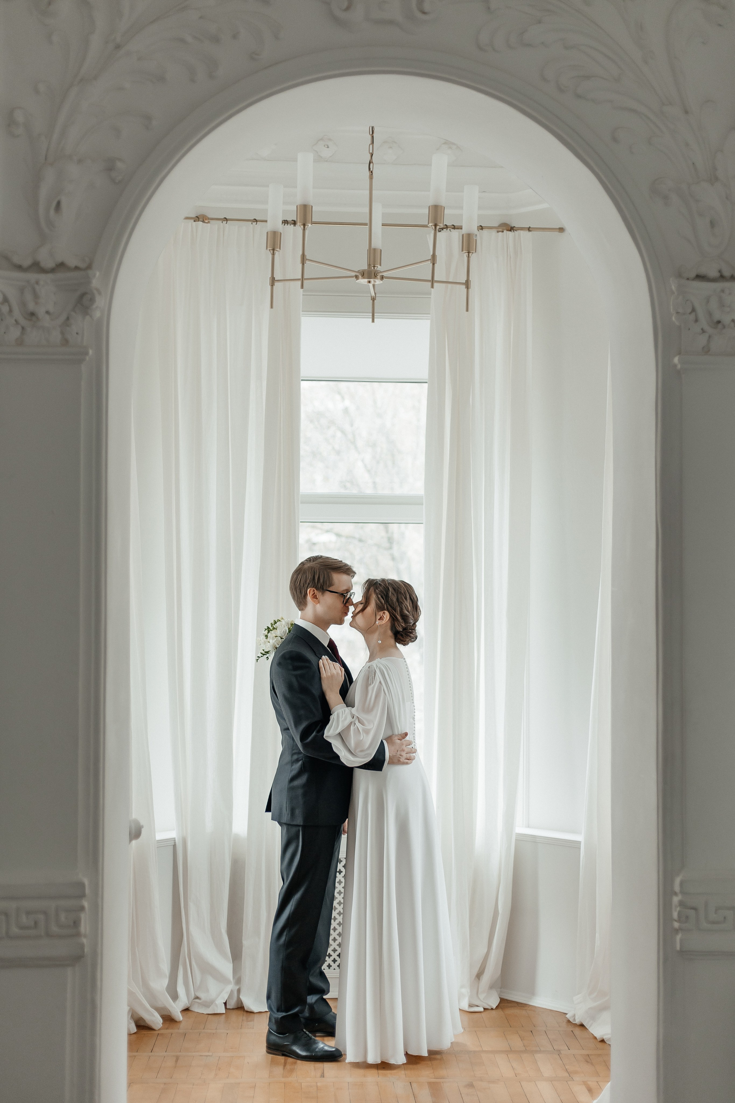 Свадебная фотосессия в студии в Москве. Свадебный фотограф в Москве Дарья Олендарёва