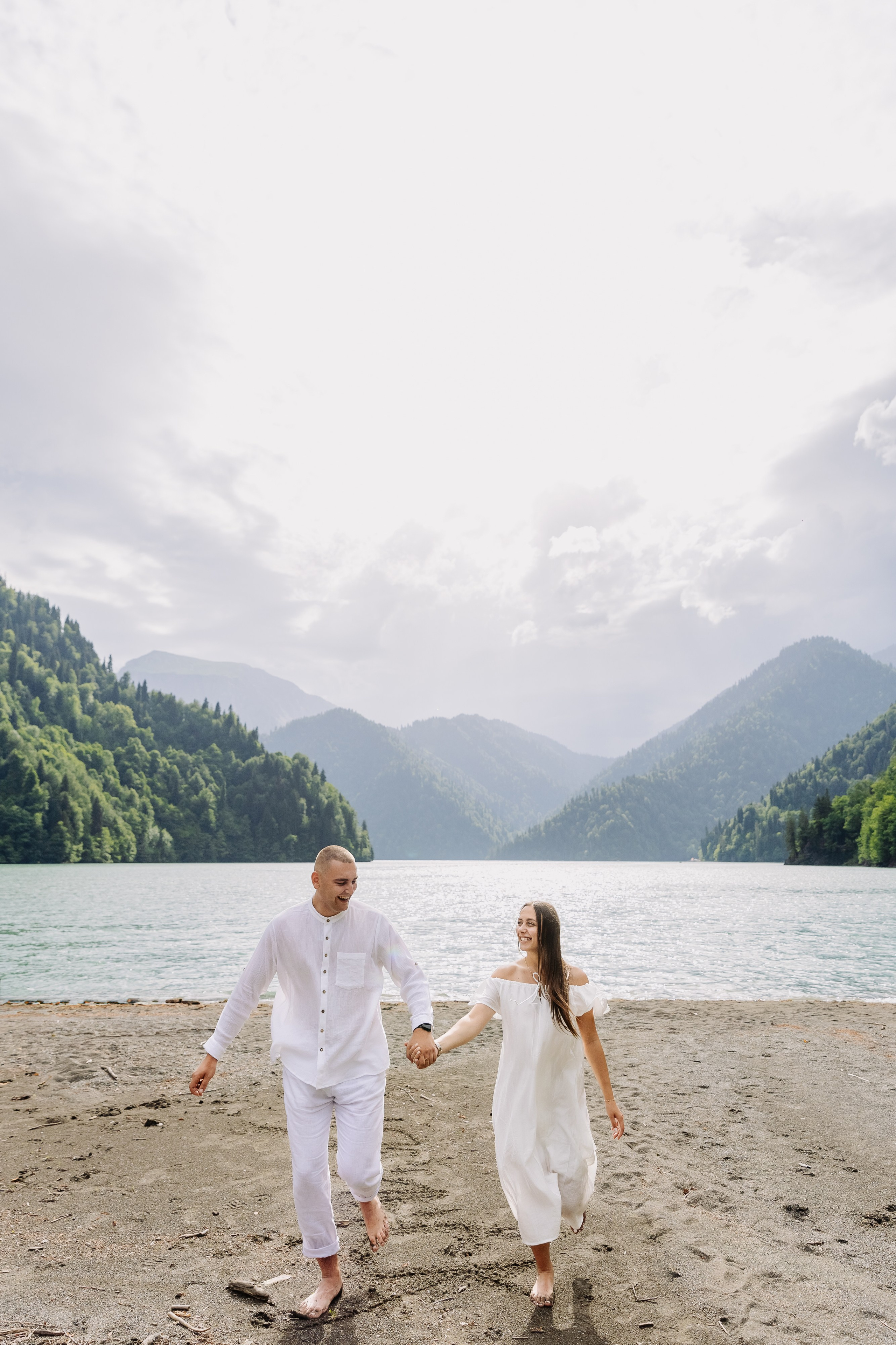 Фотосессия в Абхазии на прекрасном озере Рица. Свадебный фотограф в Абхазии, Сухум, Гагра, Сочи