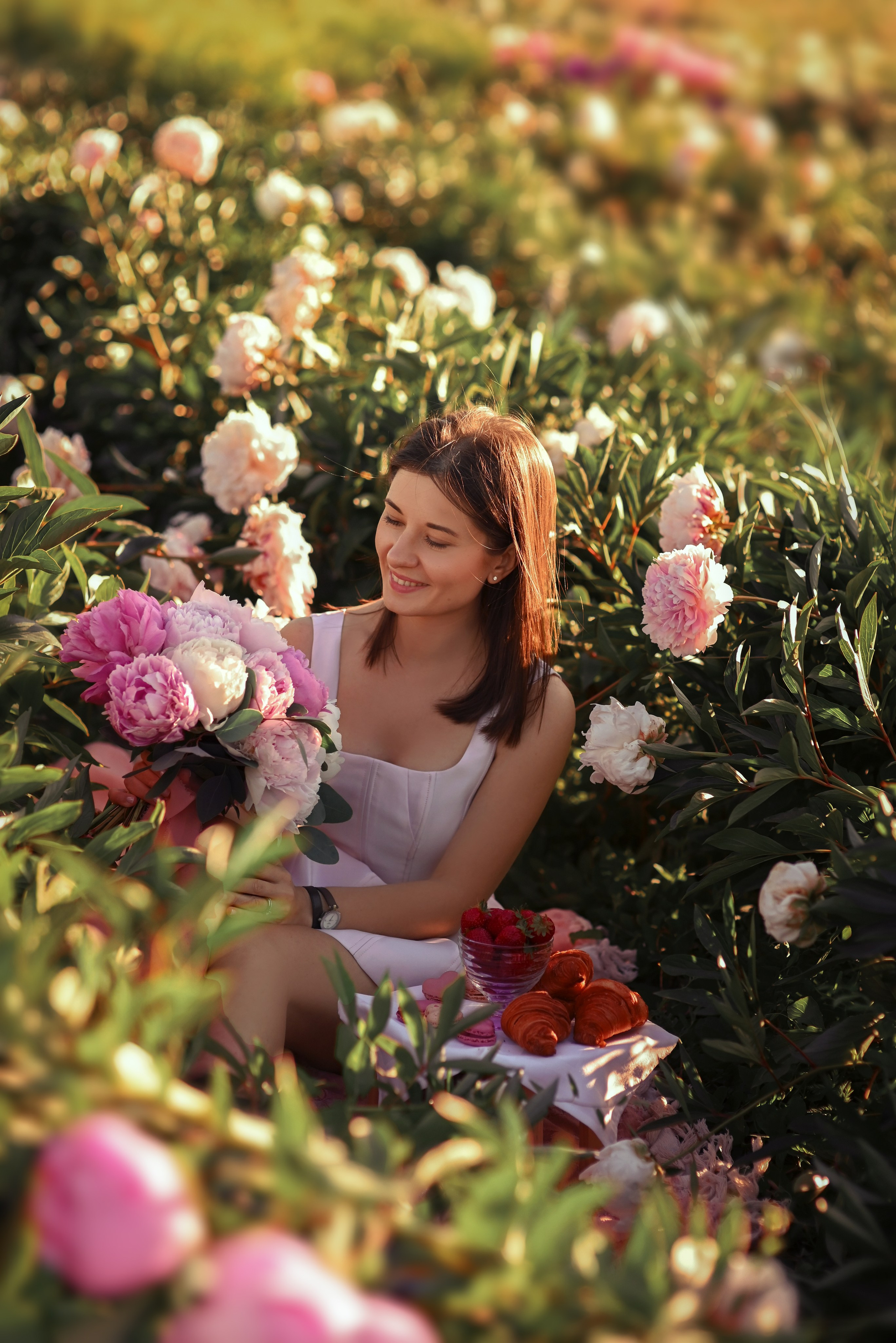 Champs de pivoines. Photographer in Provence Julia Lipiainen