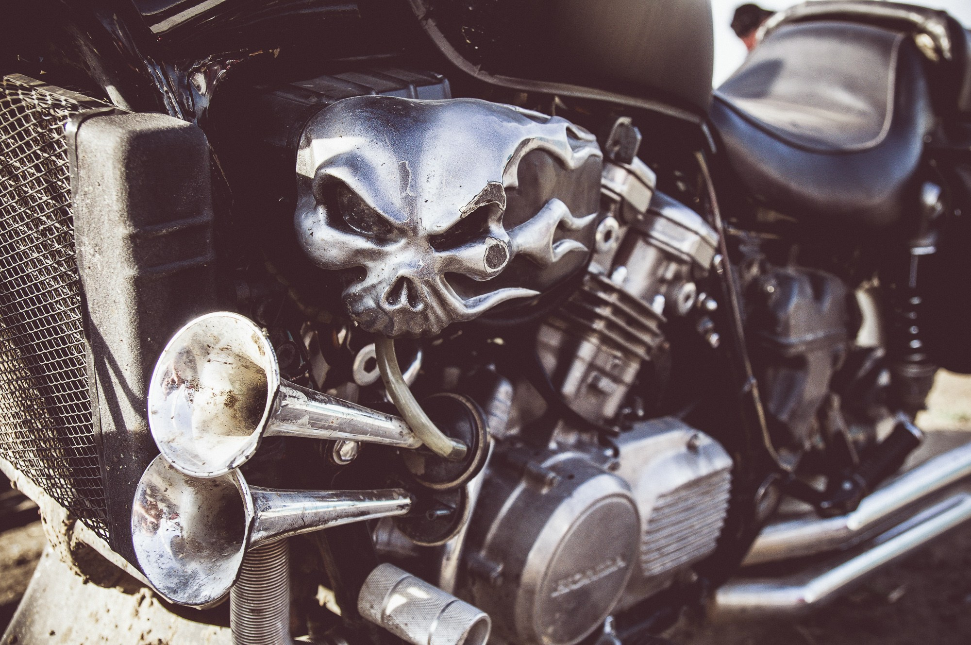 Системы выхлопа у мотоцикла в виде скелета