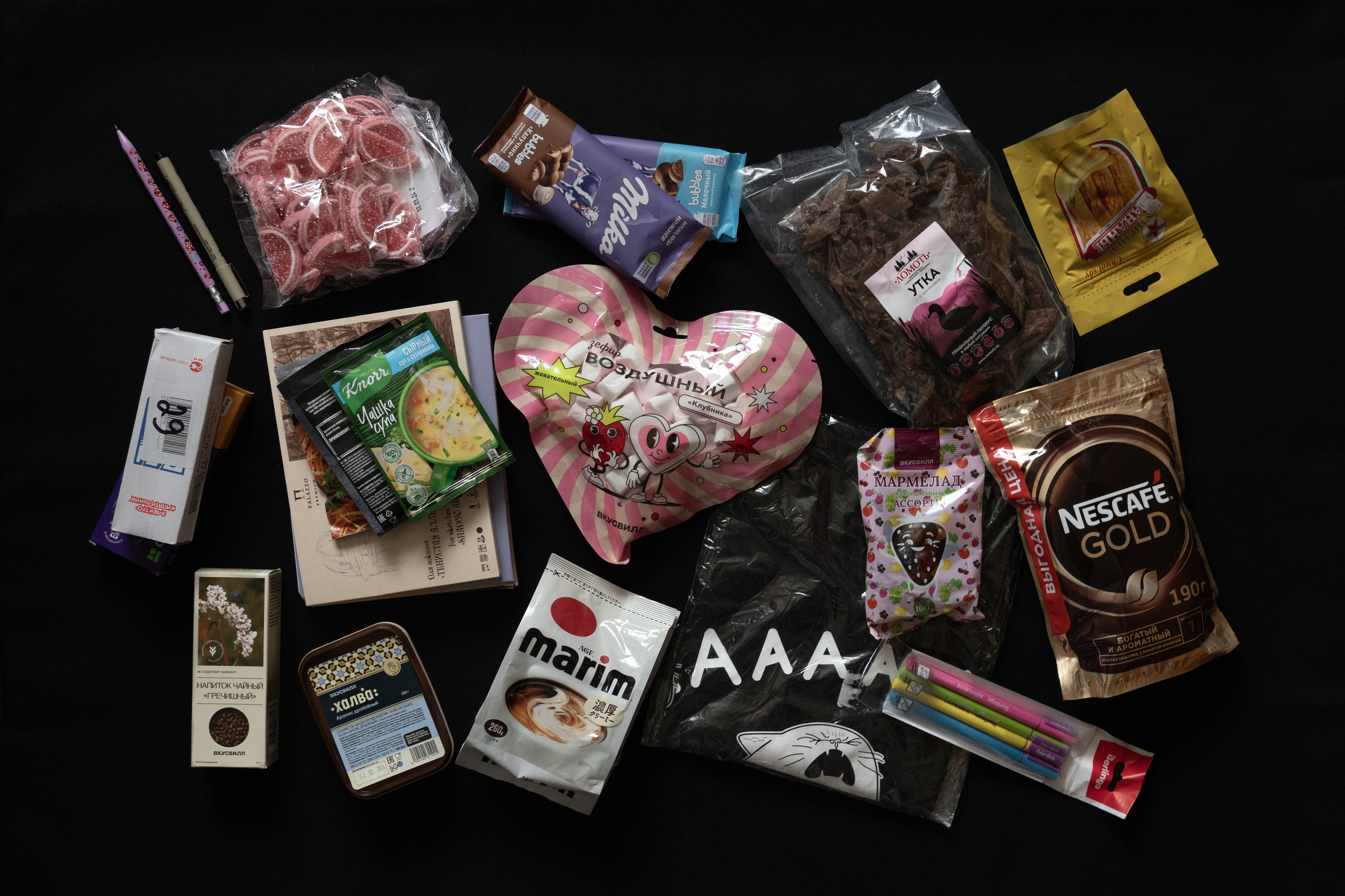 Parcel for Pavel Krisevich assembled by his fiancee Elena. Pavel writes a lot in prison. Elena tries to give him more notebooks and marshmallows, which Pavel loves very much. Basically, Elena makes transfers by mail. So, according to her, it is less likely that some things may not be accepted.