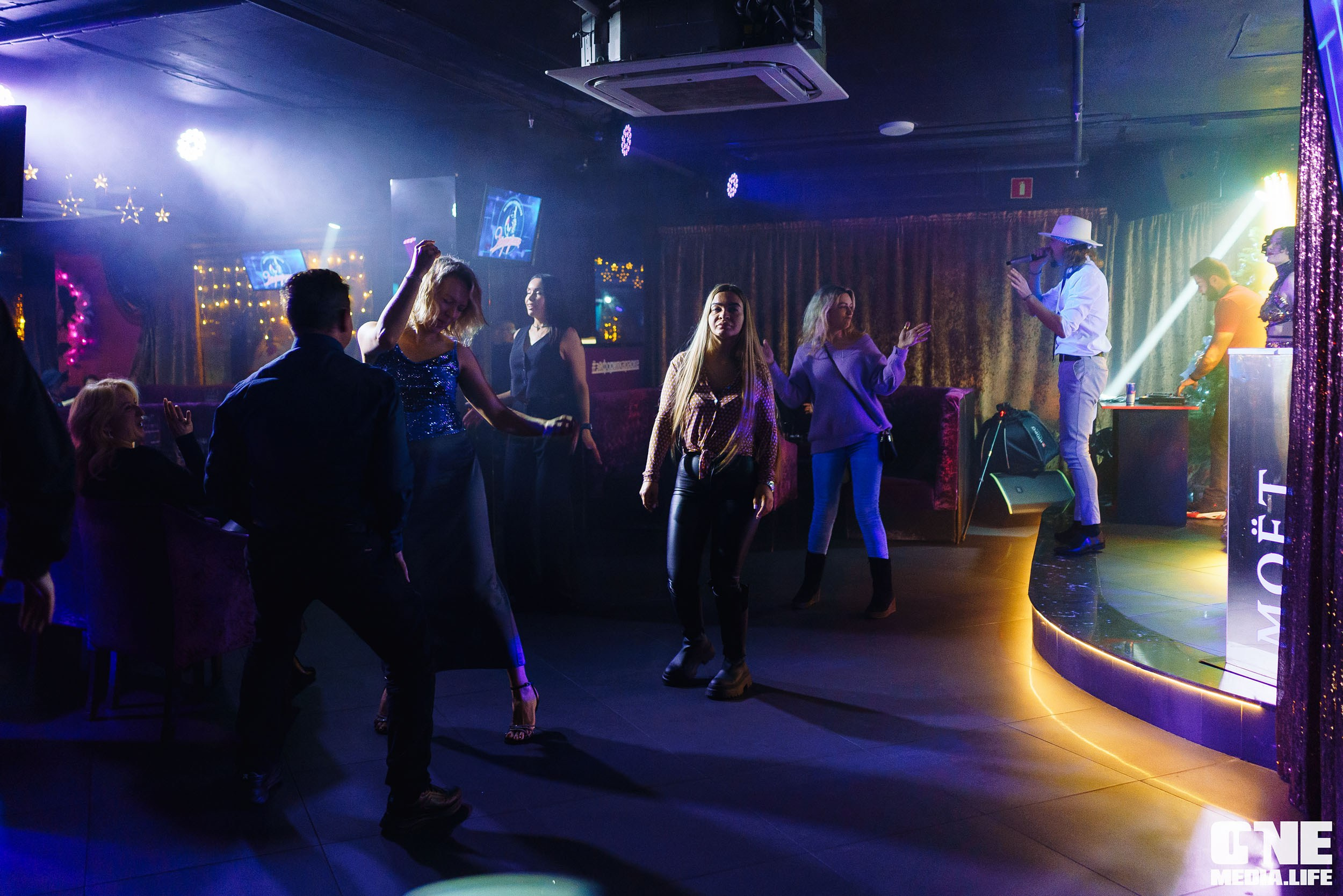 Фоторепортаж из караоке-клуба Эйфория. One Media Life: фоторепортажи, фотоотчеты с мероприятий и заведений