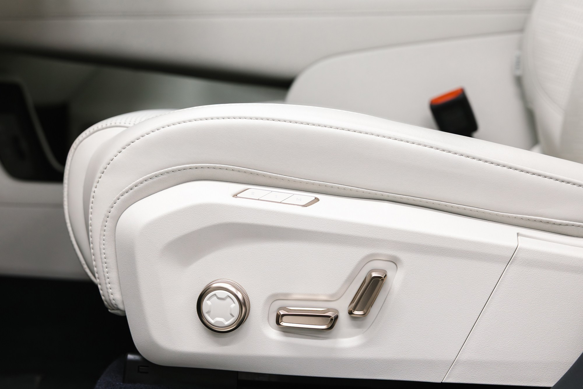 Lynk & Co 900 Ultra 2,0hyb 4WD AT (734 л. с.), 2025 г, 2,0 л бензин. Автосалон «Х-Авто»