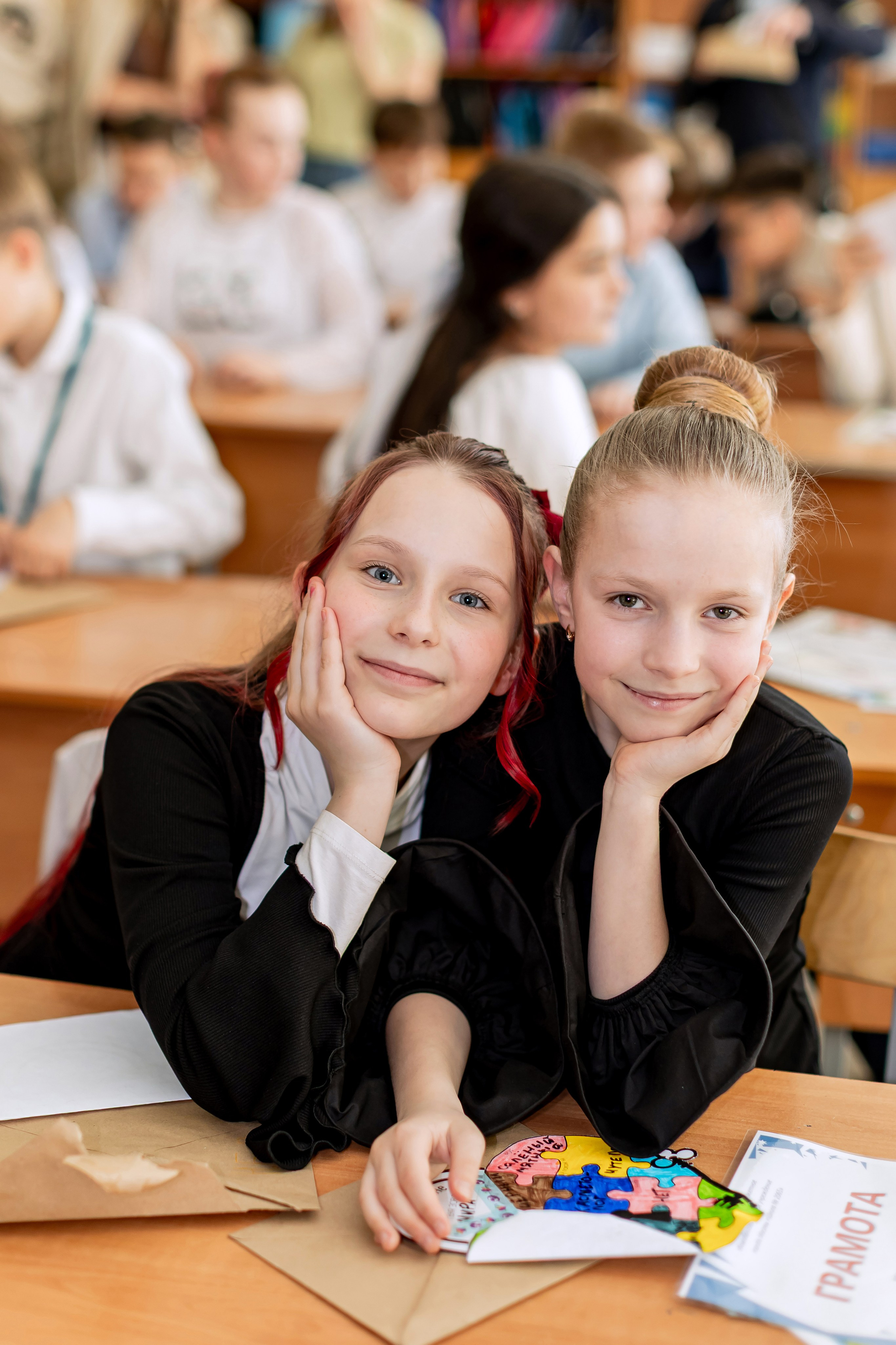 Выпускной в начальной школе в классе. Фотограф и видеограф Москва. Свадебный фотограф, видеограф. Выпускные альбомы. Оживающие альбомы