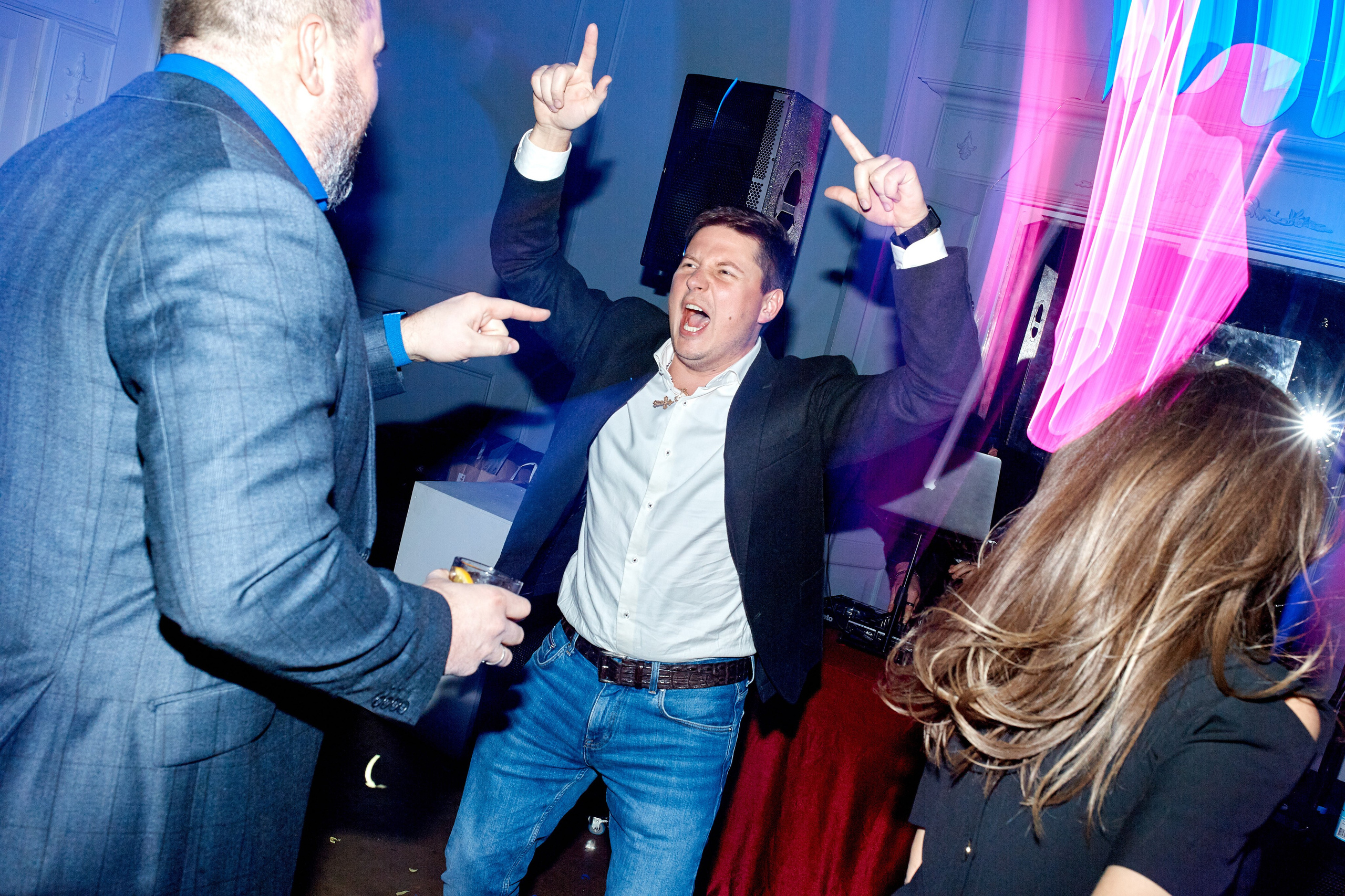 Фотограф на юбилей в Москве, заказать услуги фотосъёмки — Цены и стоимость услуг профессионального фотографа на юбилей