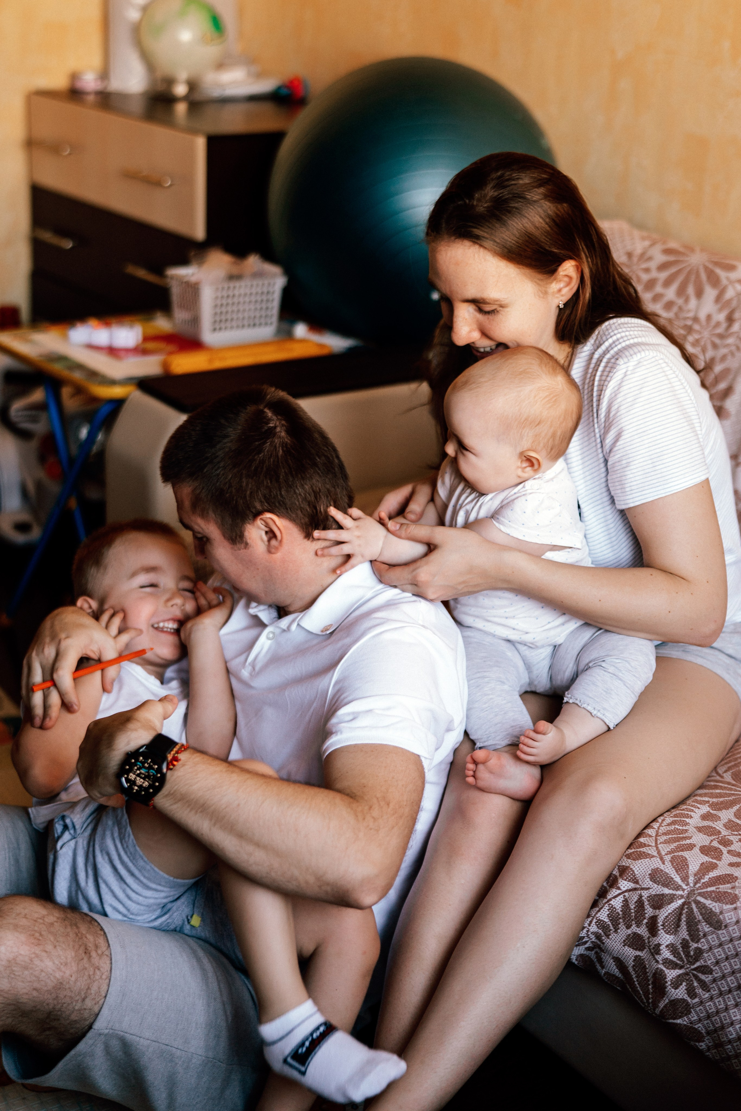 Веселая домашняя фотосессия. Детский, семейный и ньюборн фотограф в Москве Юлия Шуарт