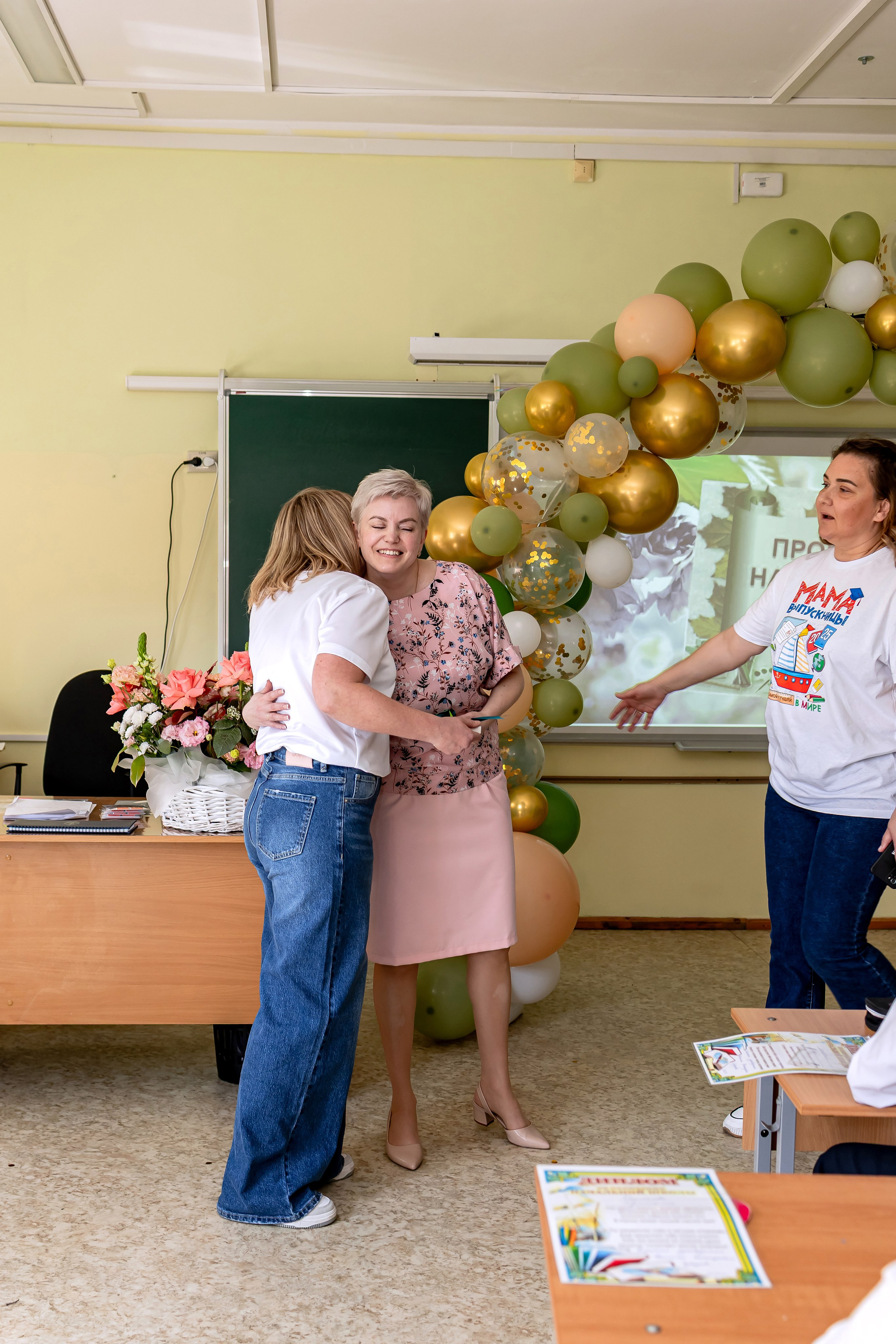 Выпускной в начальной школе в классе. Фотограф и видеограф Москва. Свадебный фотограф, видеограф. Выпускные альбомы. Оживающие альбомы