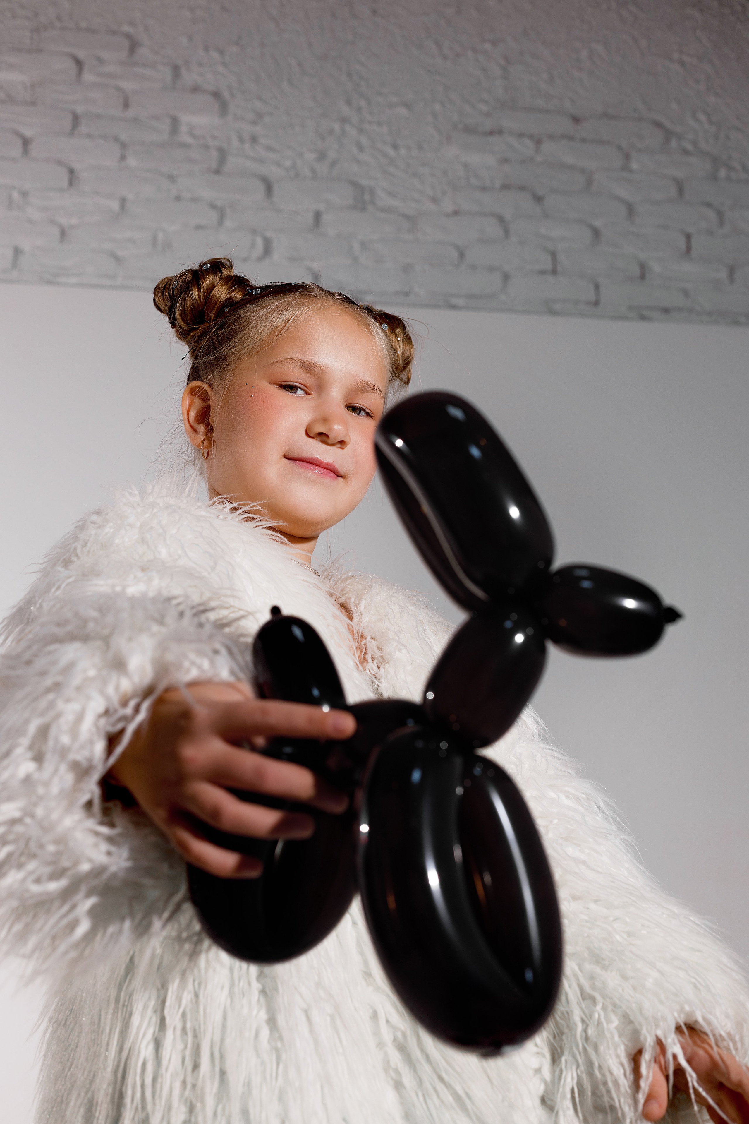 Креативная детская фотосессия на 9 лет в студии Сочи. Детский студийный фотограф Сочи