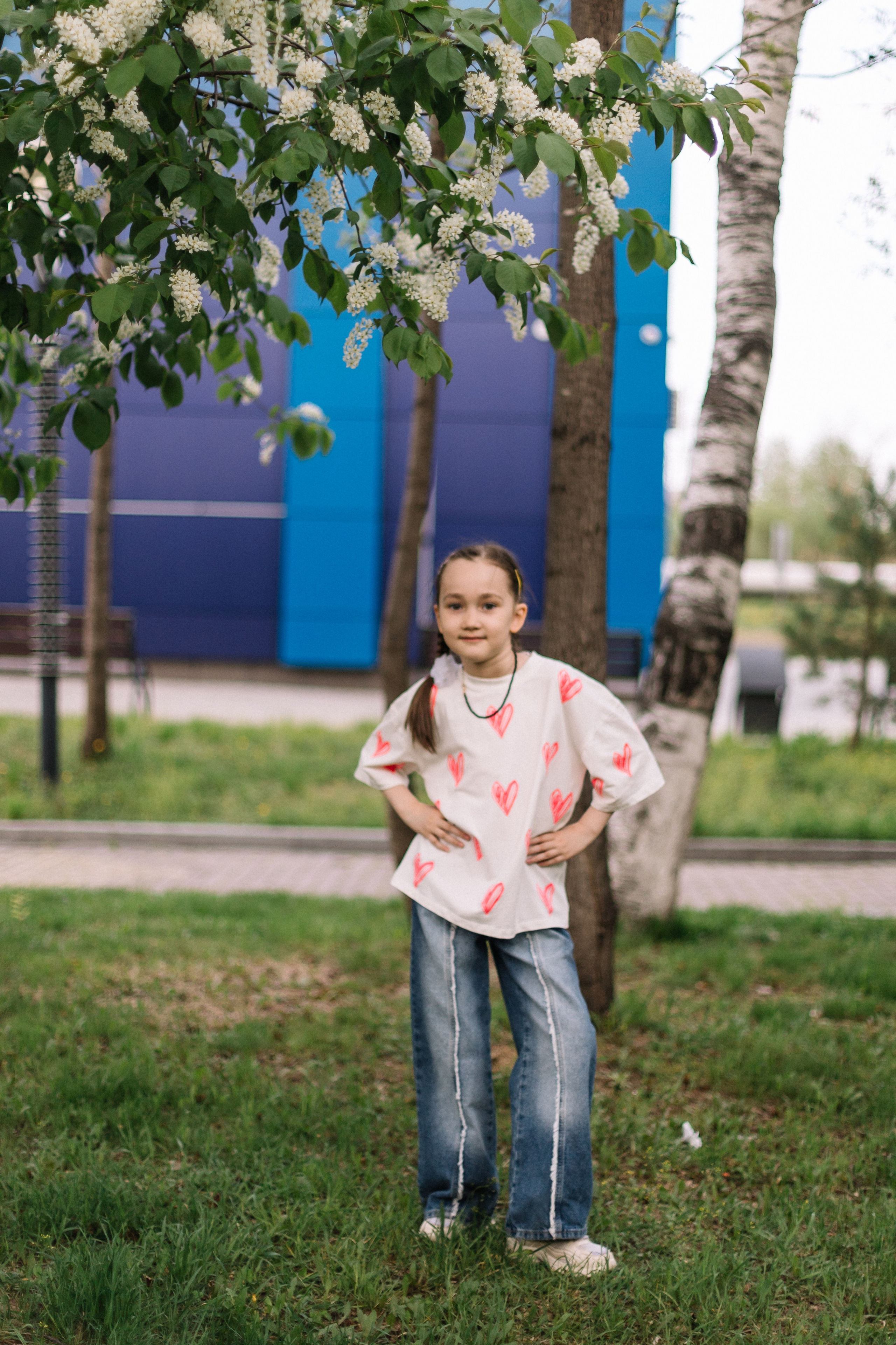 Мадина в цветущем парке. Семейный и детский фотограф в Хабаровске Алевтина Проскурякова
