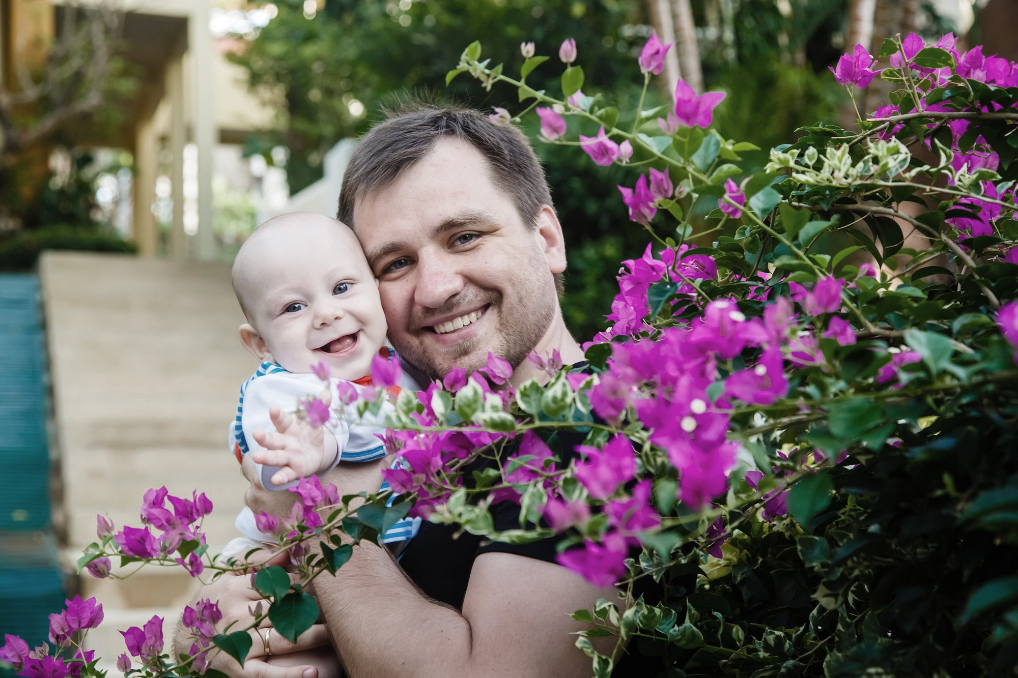 Семейная фотосессия фотограф на Пхукете цена стоимость заказать описание услуг фотосъёмка пляж отель экскурсия красивые места примеры фото позы идея забронировать фотосессию море пляж ката Карон Найхарн Патонг Майкао ката ной Найтон Панва Phuket Patong Naiharn kata karon Mai Khao Nai Thon Beach