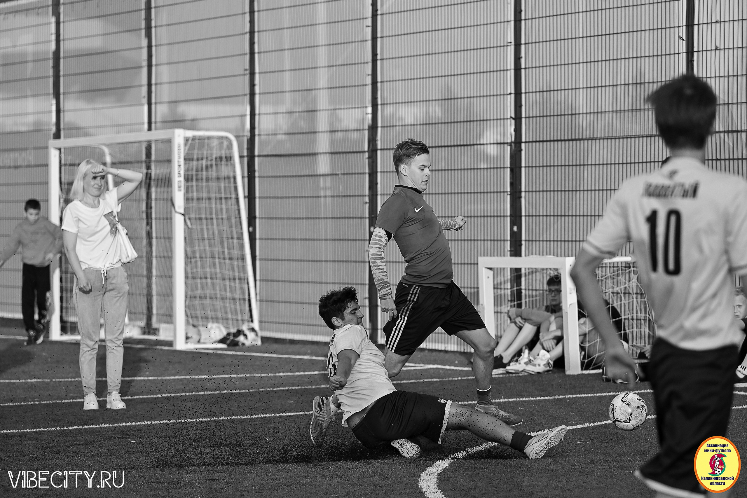 ИГРЫ МИНИ-ФУТБОЛЬНОЙ И КОРПОРАТИВНОЙ ЛИГИ. VIBECITY.RU Вайб Сити Ру Фоторепортажи Фотоотчеты Калининград