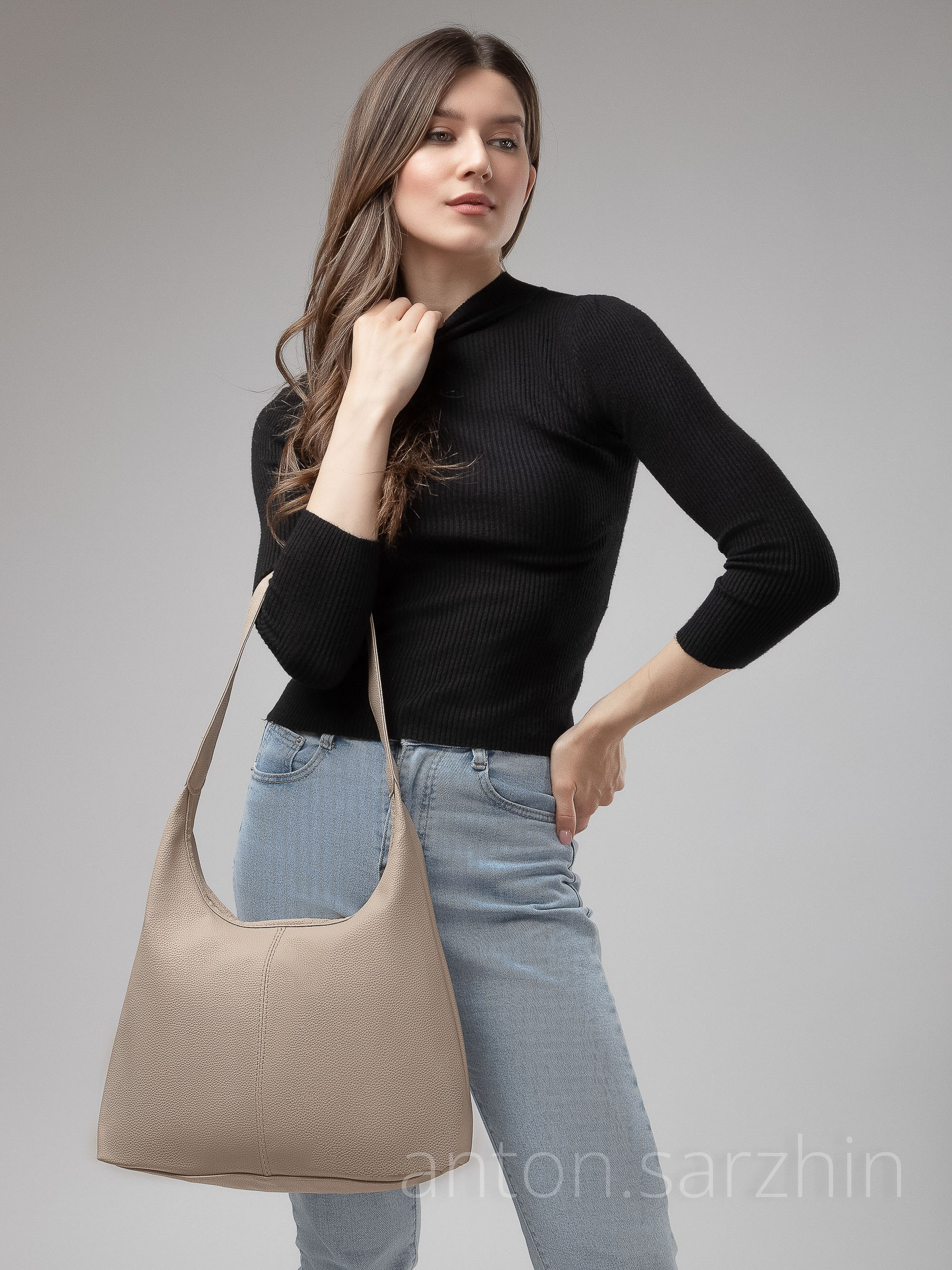 Съемка женской сумки из эко кожи в студии