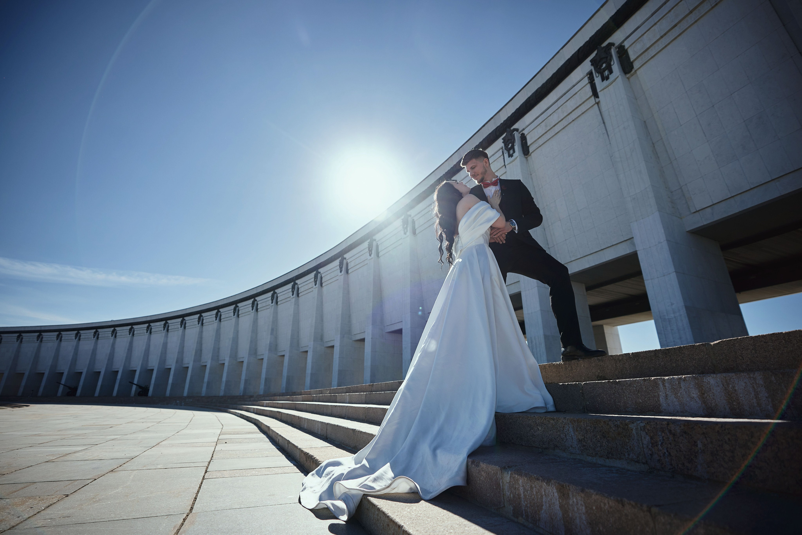 Свадебная фотосессия Дмитрия и Виты на Поклонной горе в парке Победы Москвы