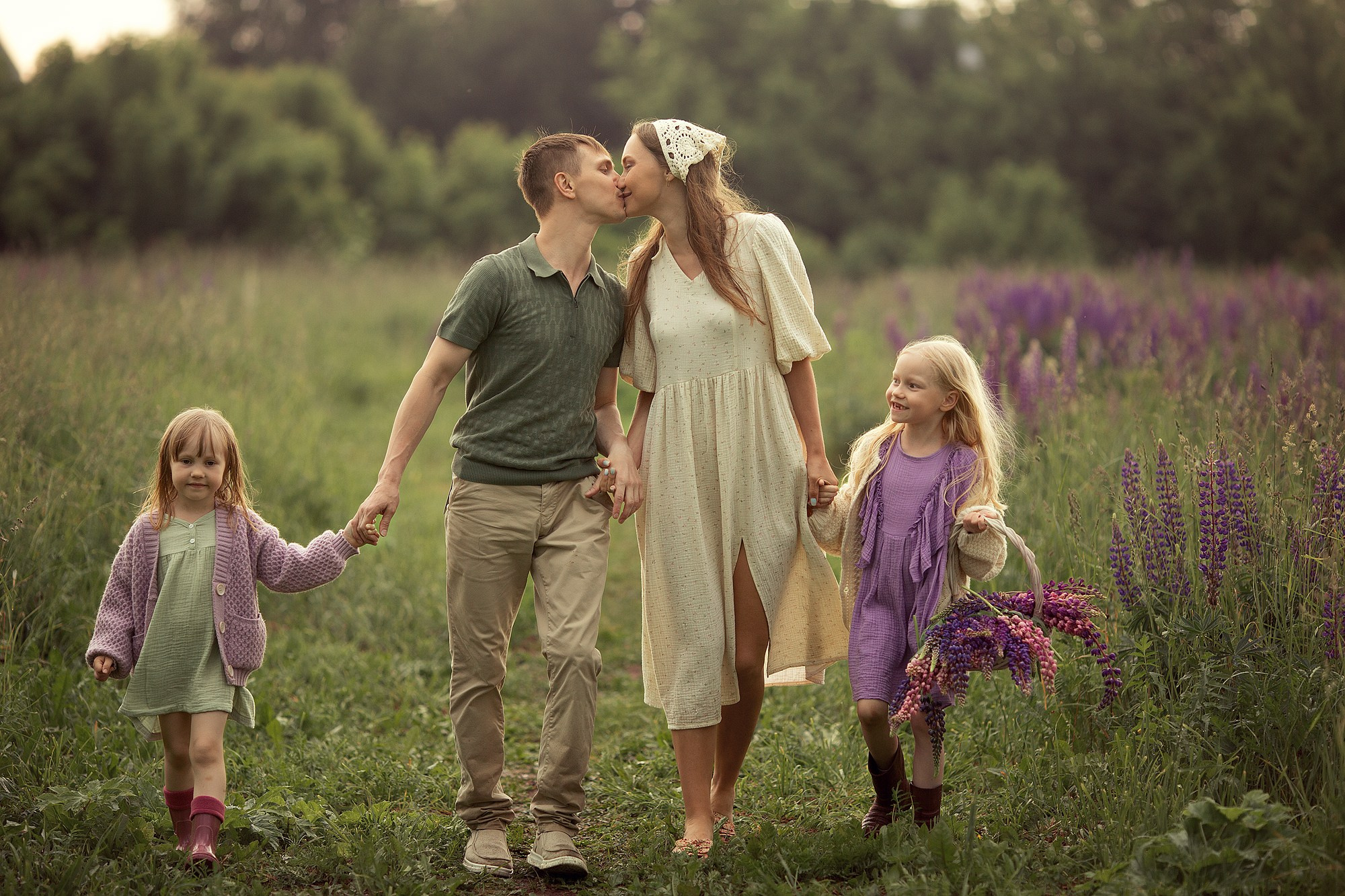 Семейная Фотосессия в люпиновом поле. Tatyana Nadezhdina Family photographer