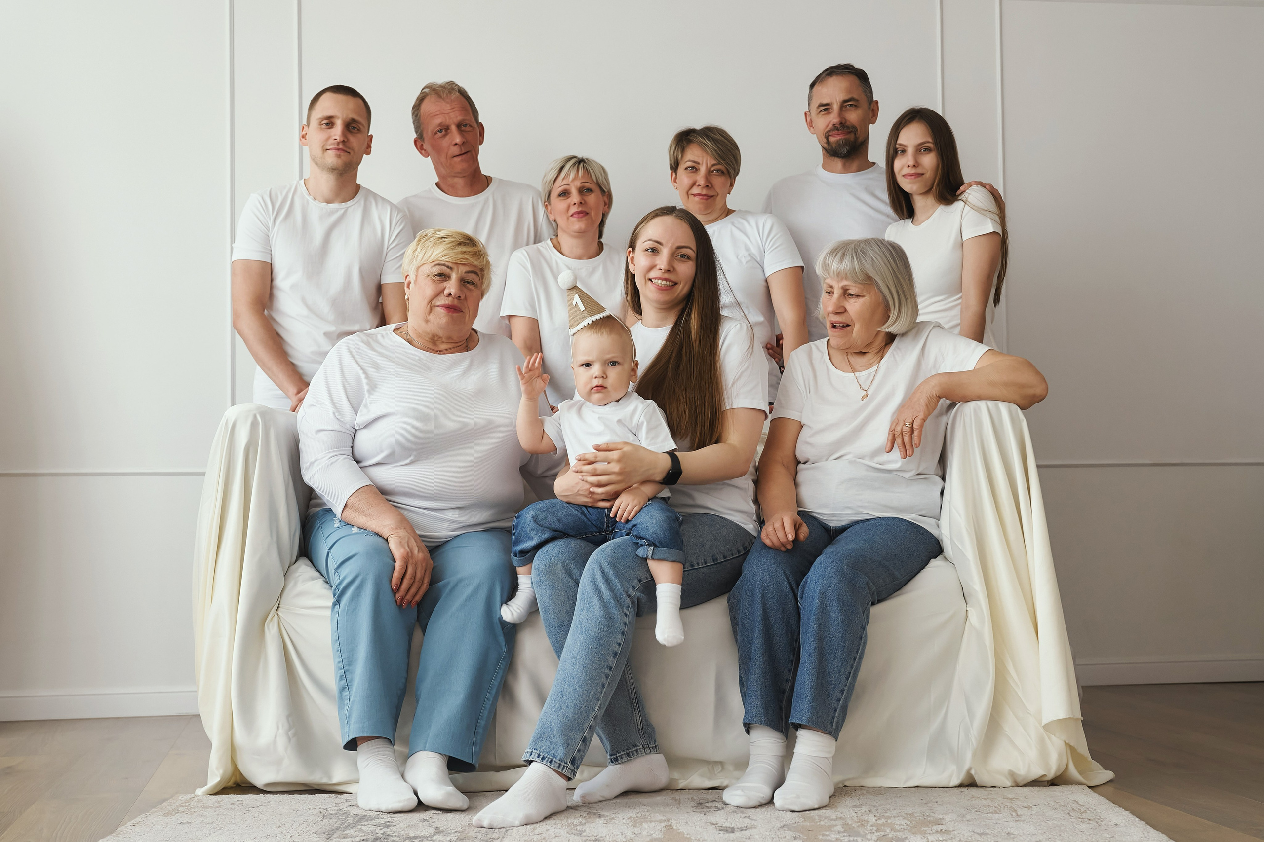 Семейная фотосессия в студии с детьми. Семейный фотограф Евгений Опарин