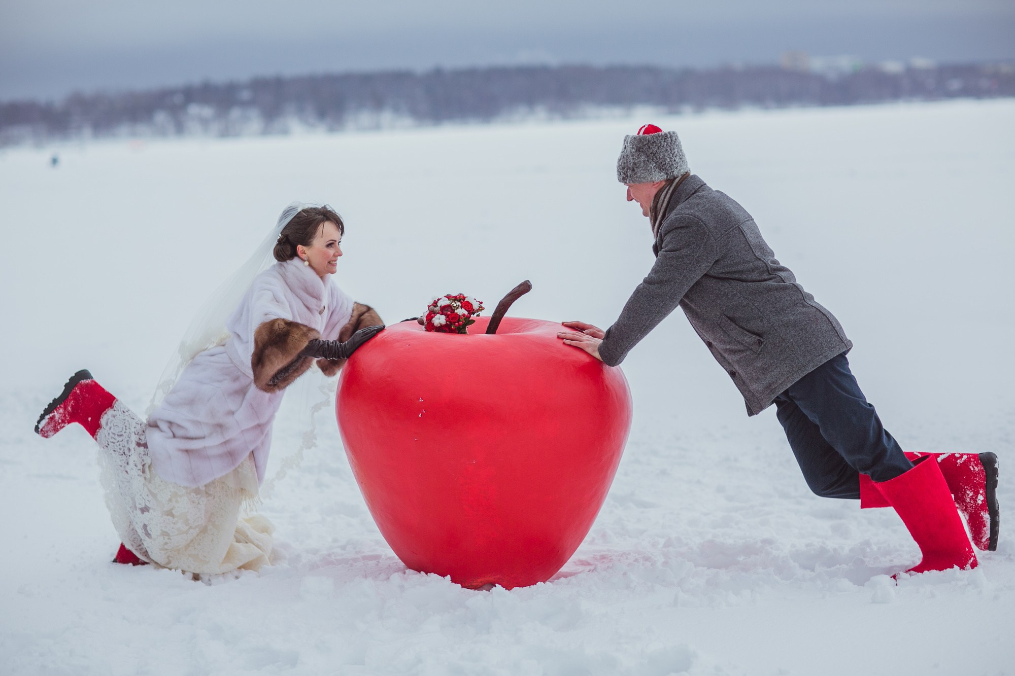 Зимняя свадьба в русских традициях. Семейный, портретный и свадебный фотограф в Санкт-Петербурге и Москве